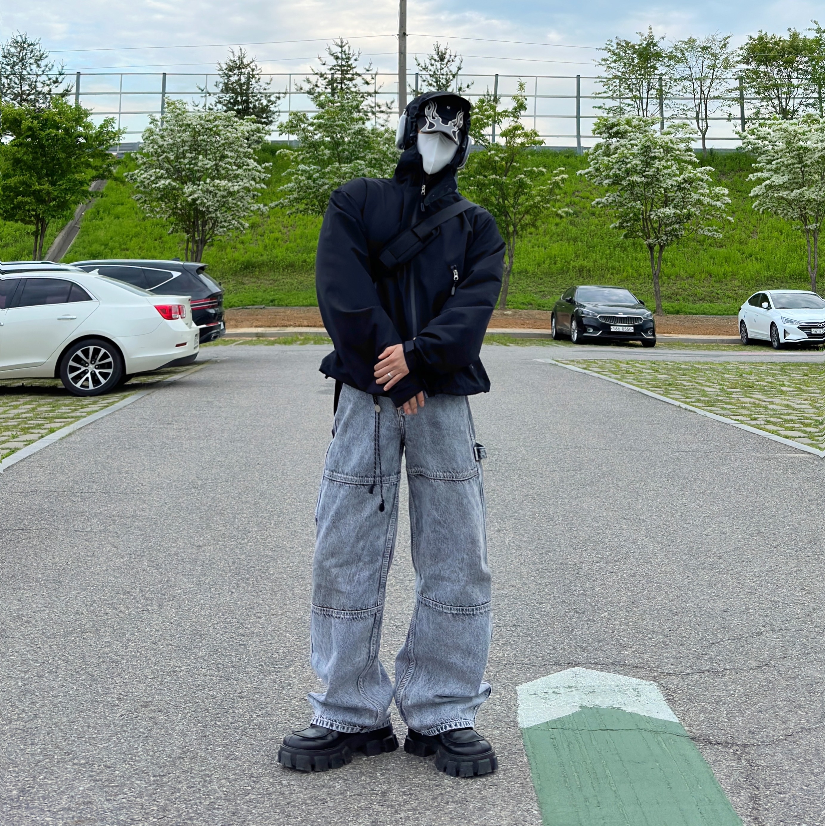 Prada Monolith Brushed Leather Lace-Up Shoes Black, Yeezy Gap Engineered By Balenciaga Flame Cap Black 착용 스타일