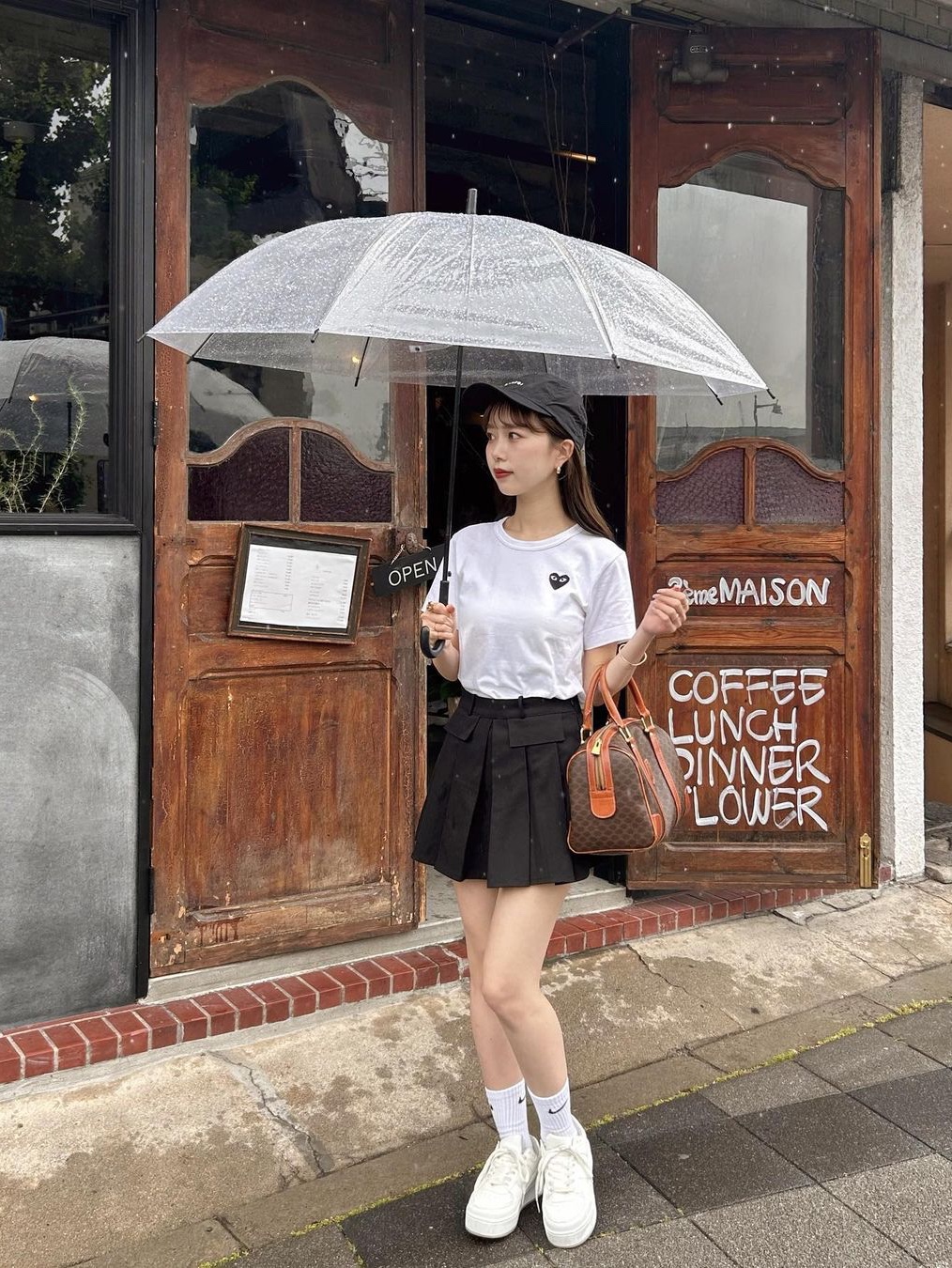 Play Comme des Garcons Black Heart T-Shirt White 착용 스타일