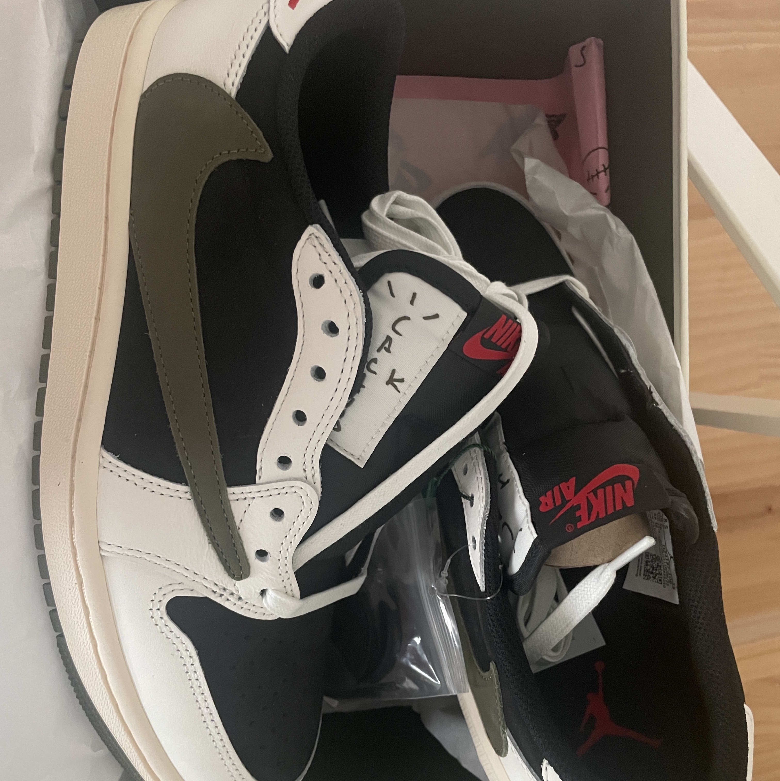 (W) Jordan 1 x Travis Scott Retro Low OG SP Medium Olive 착용 스타일