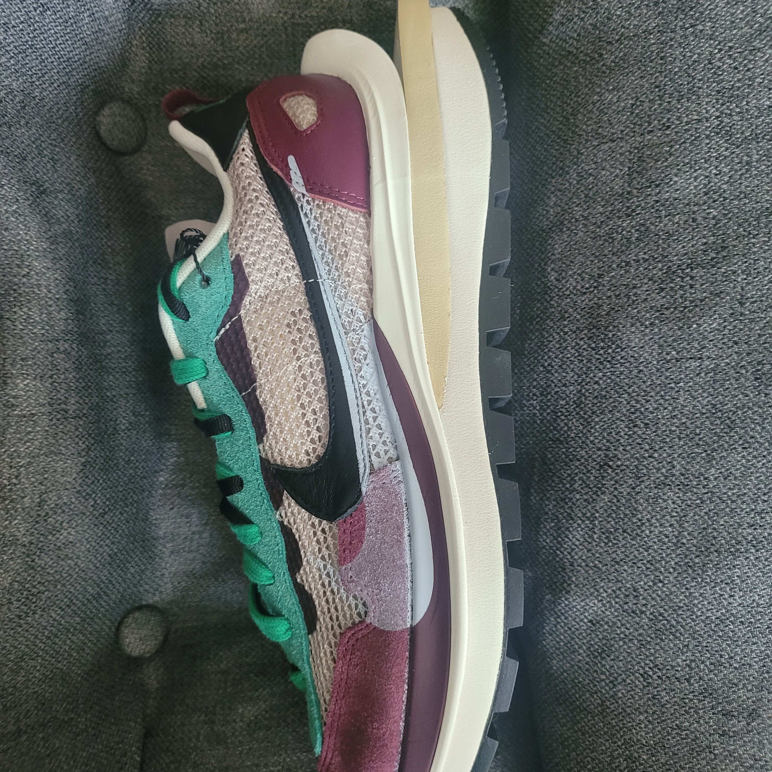 Nike x Sacai VaporWaffle String & Black Villain Red 착용 스타일