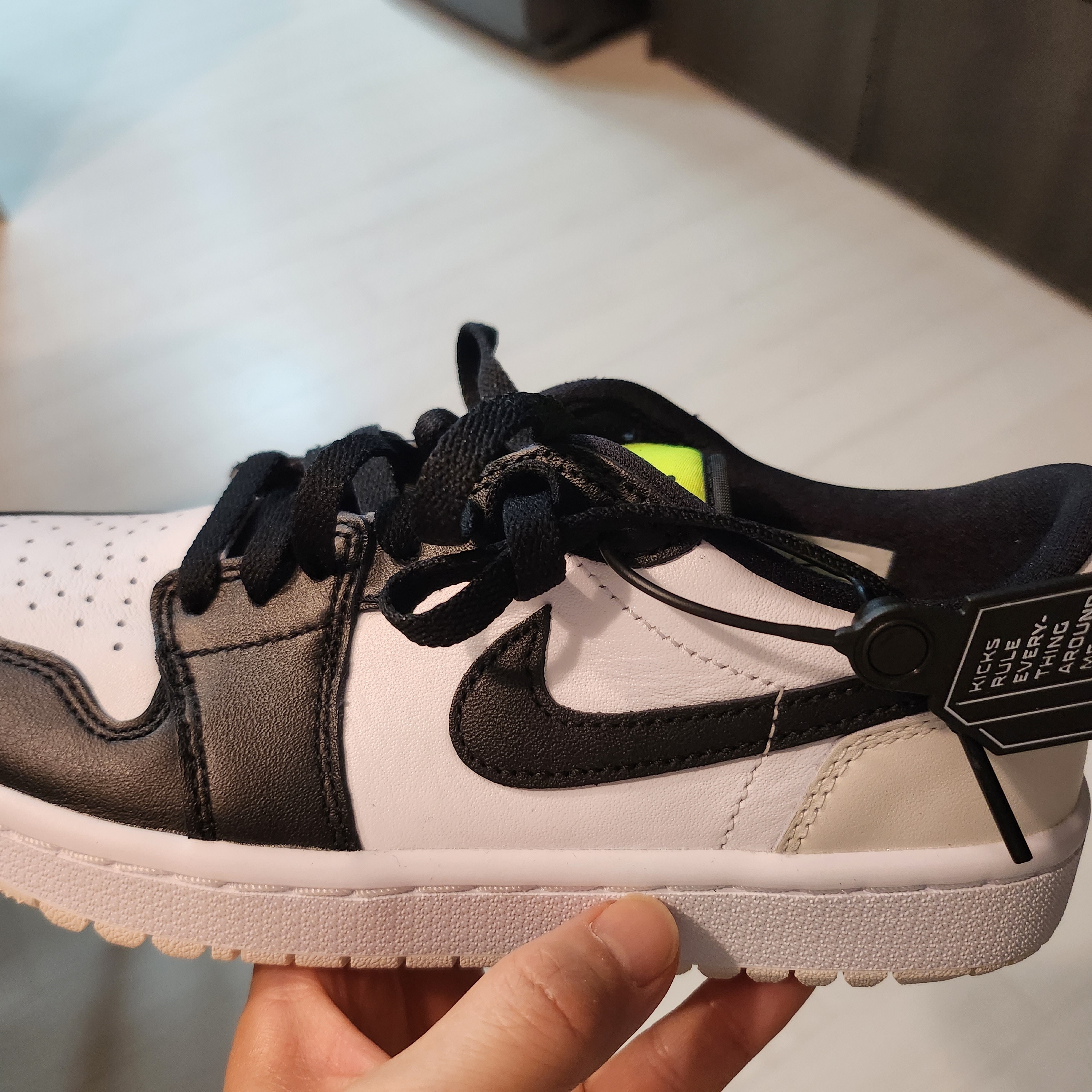 Jordan 1 Low Golf Black White and Volt 착용 스타일