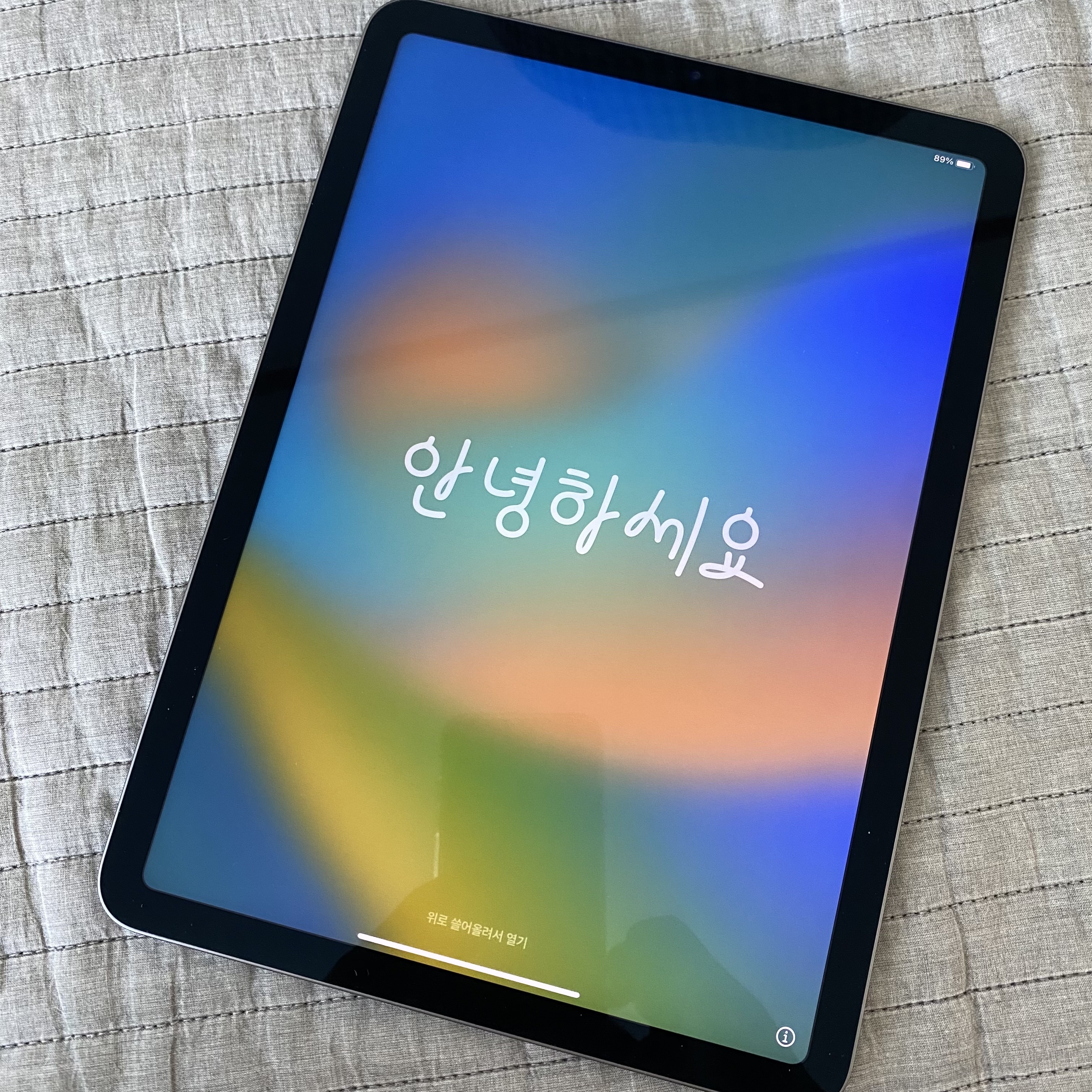 Apple iPad Air 5th Gen Wifi 64GB Space Gray (Korean Ver.) 착용 스타일 - 1