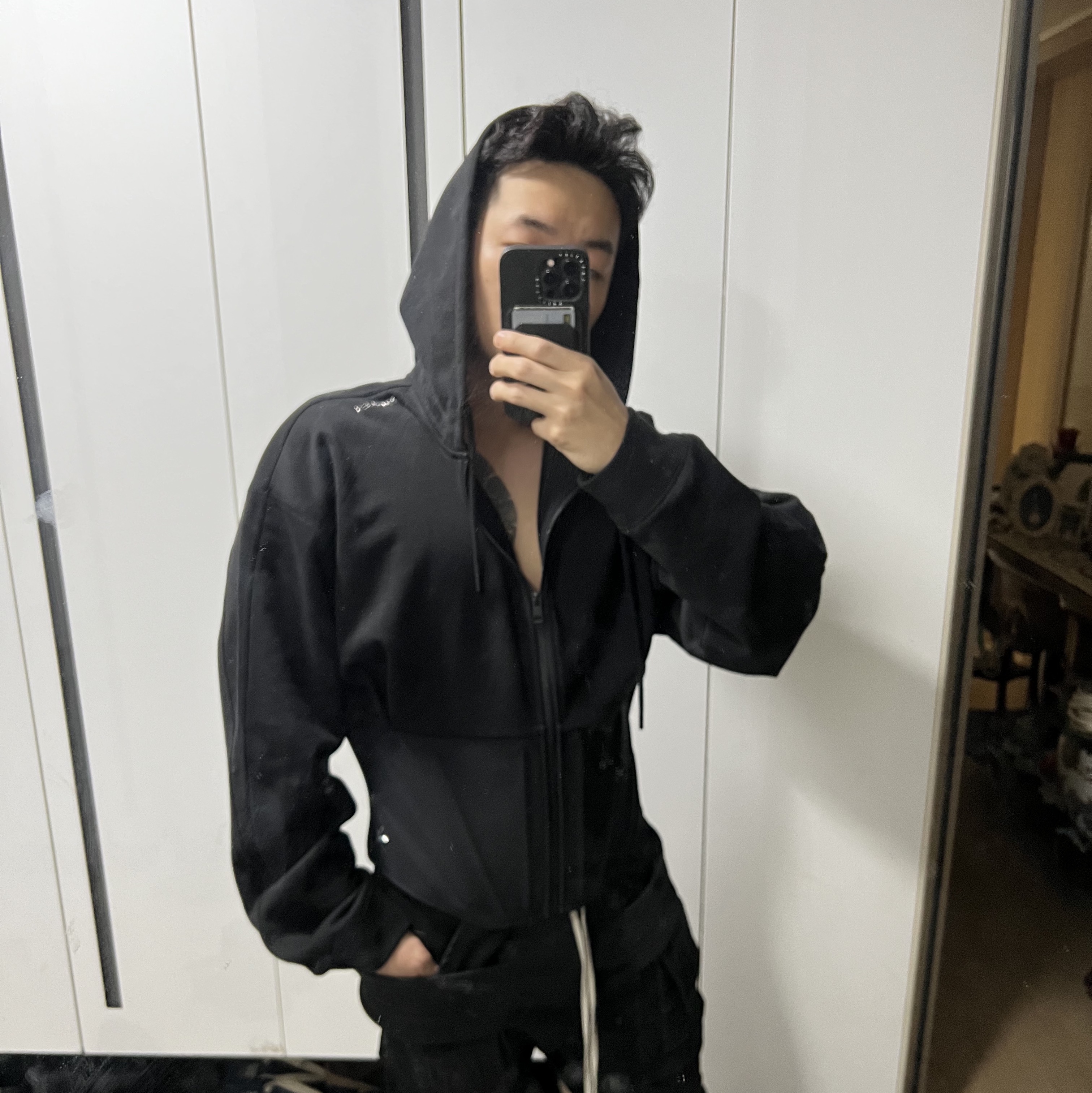 H&M x Mugler Corset Waist Zip Up Hoodie Black 착용 스타일