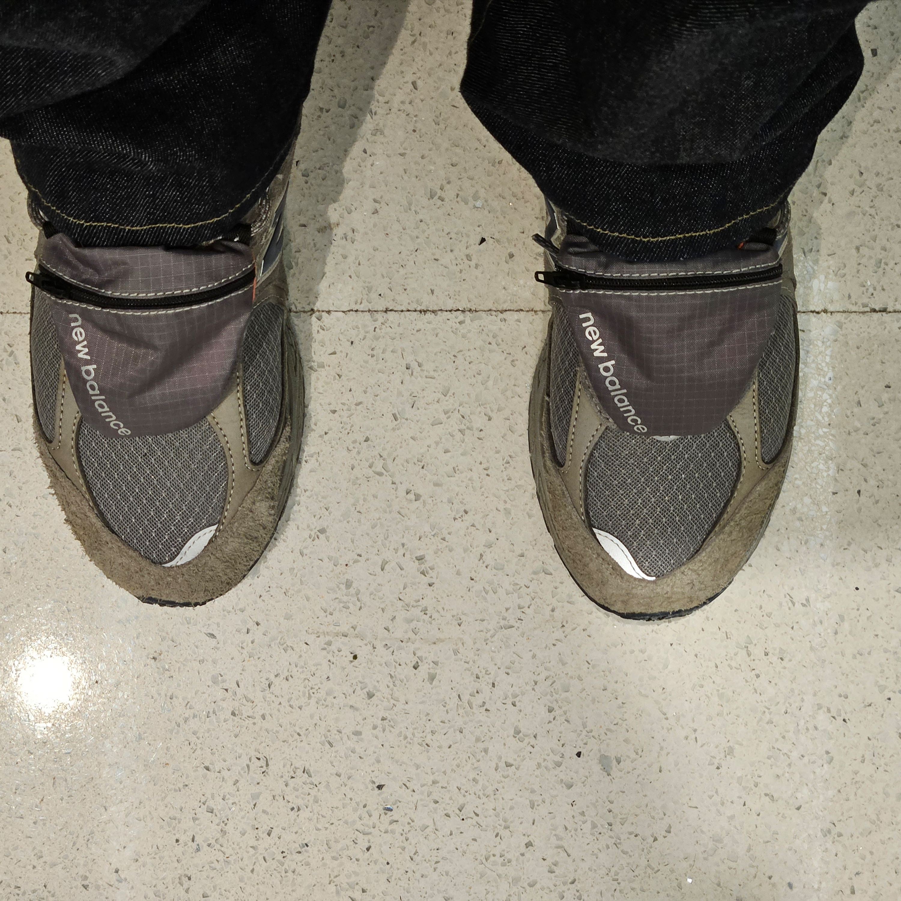 New Balance 2002R Premium Vintage Grey 착용 스타일