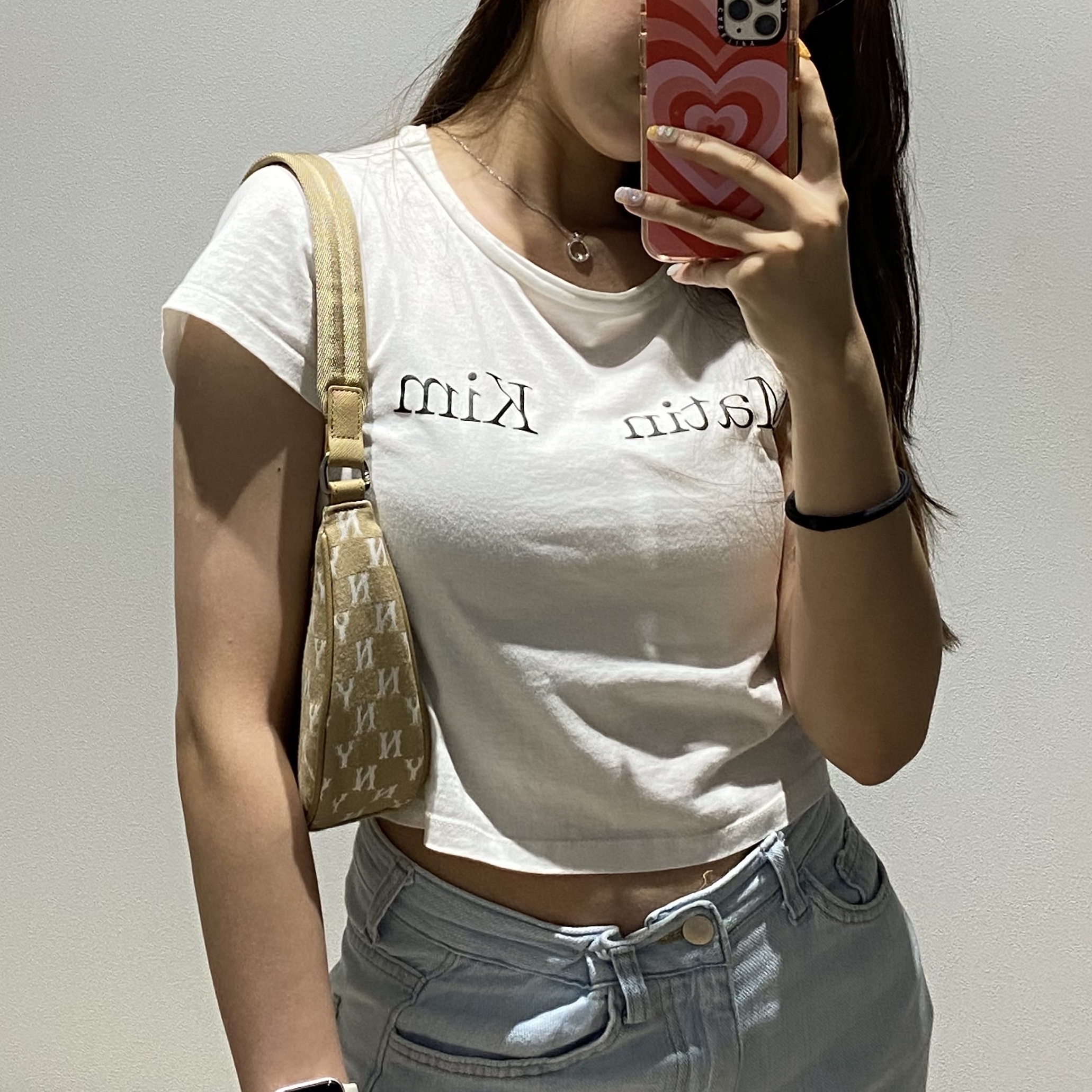 (W) Matin Kim Logo Silket Crop Top White 착용 스타일