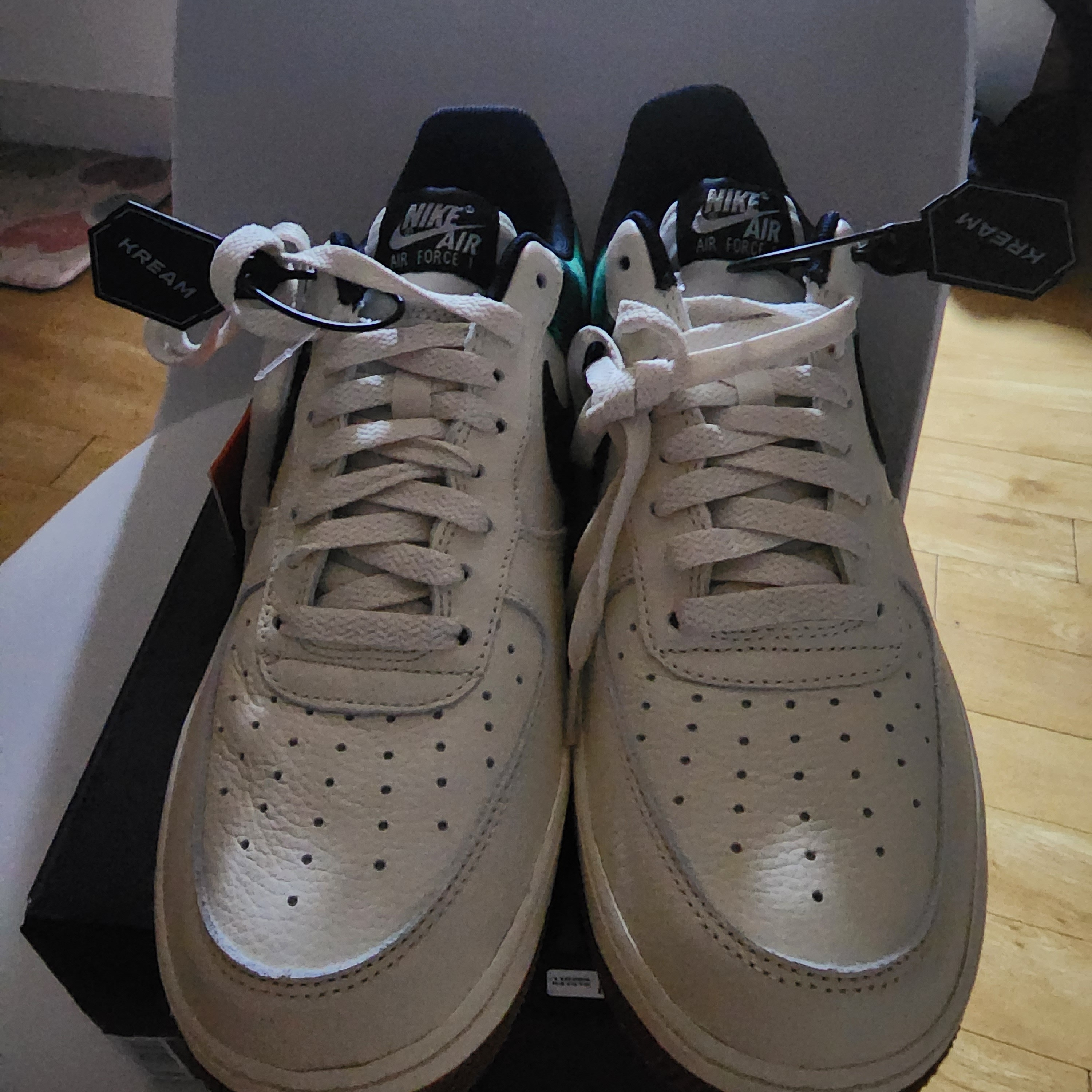 Nike Air Force 1 '07 LX Pale Ivory 착용 스타일 - 1