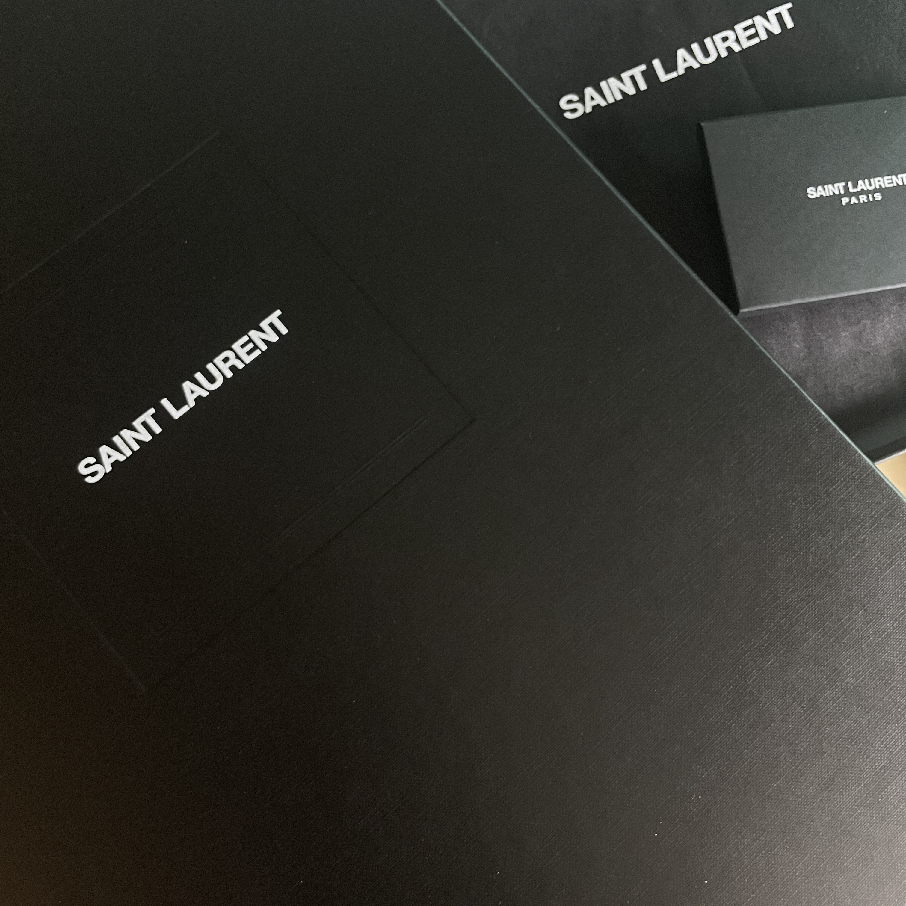 Saint Laurent Tablet Holder in Smooth Leather Black 착용 스타일