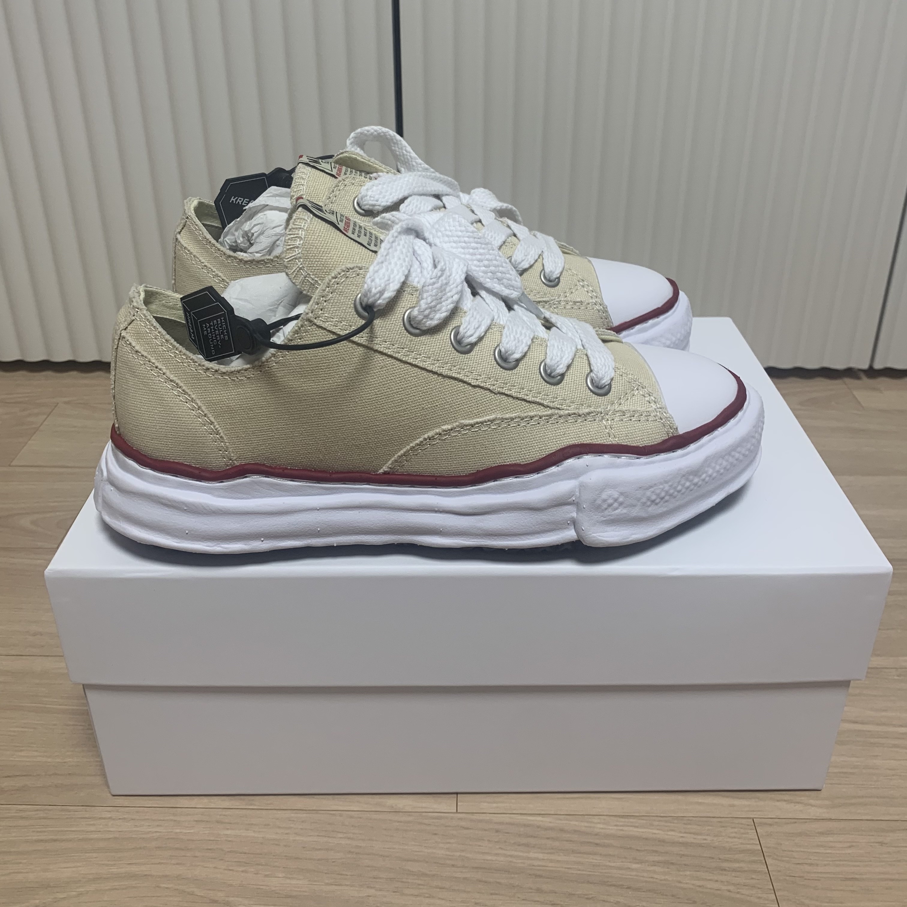 Maison Mihara Yasuhiro Peterson OG Sole Canvas Low-top Sneakers Natural 착용 스타일