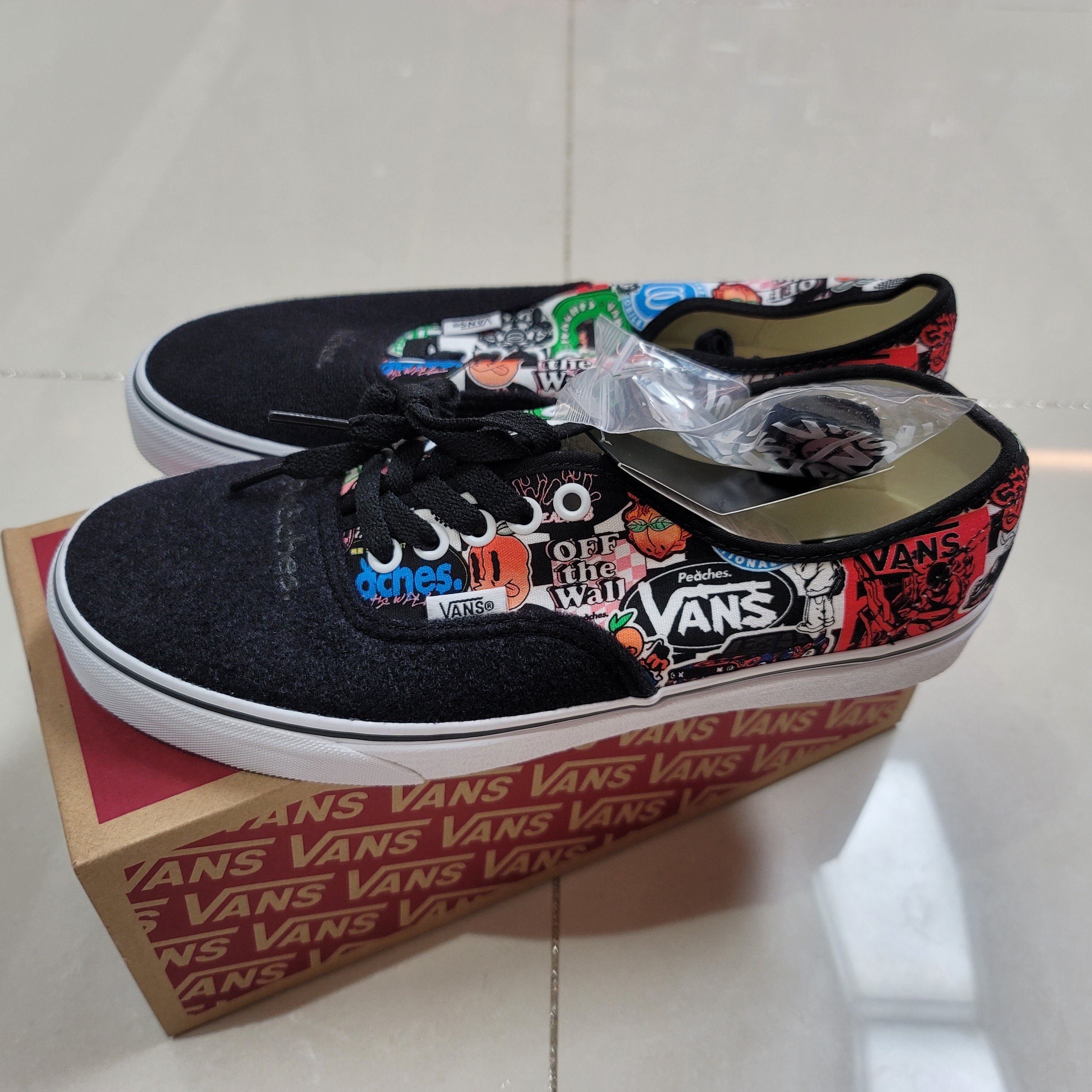 Vans x Peaches. Authentic Black Multi, Vans Vault x Gallery Dept. OG Old Skool LX 착용 스타일 - 2