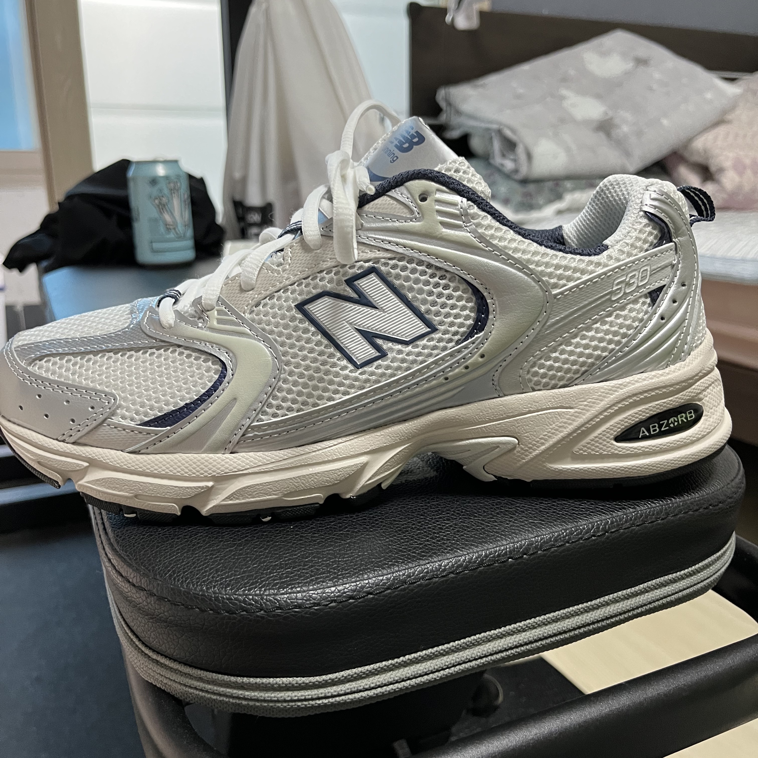New Balance 530 Steel Grey 착용 스타일