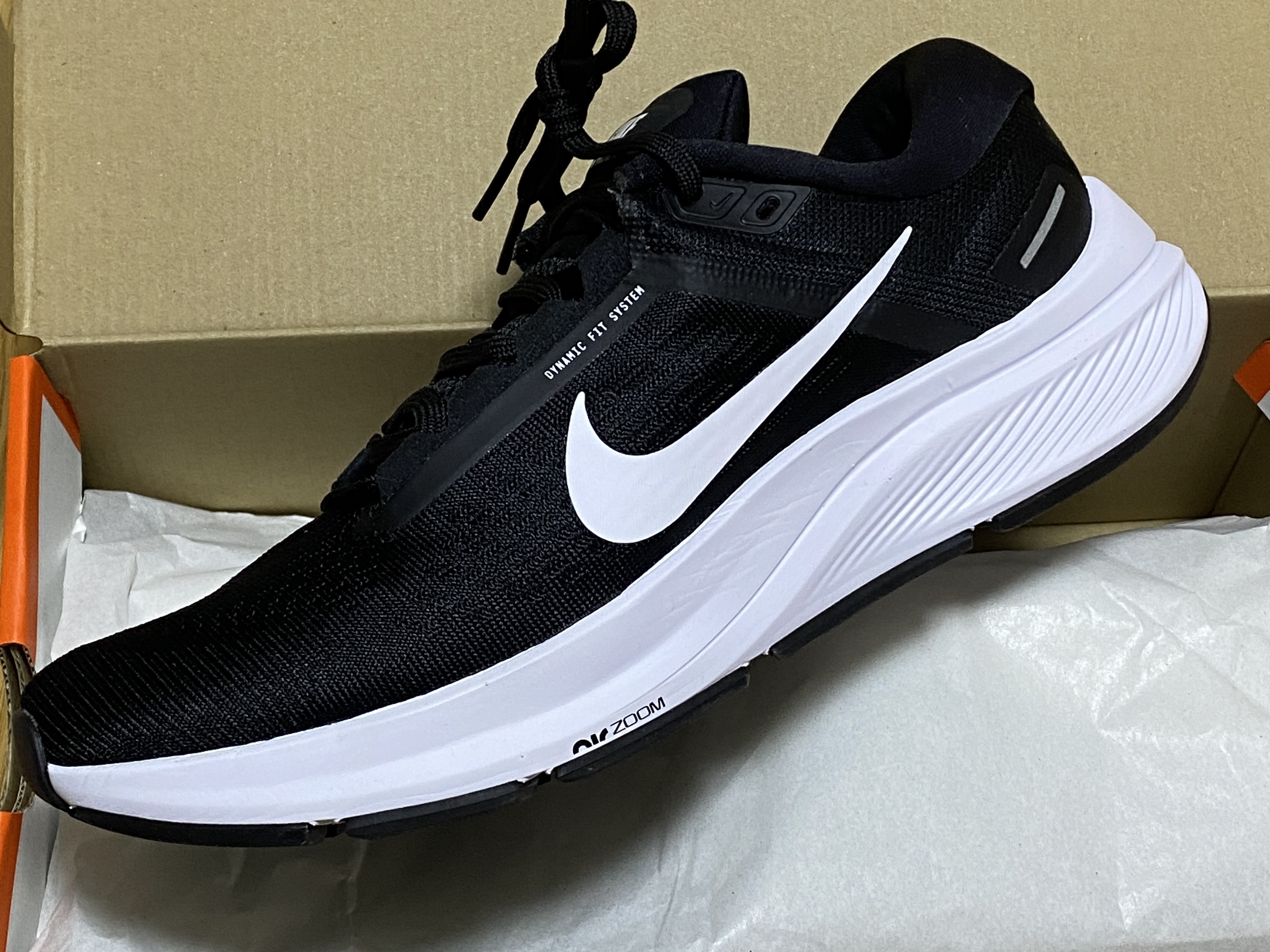 Nike Air Zoom Structure 24 Black White 착용 스타일
