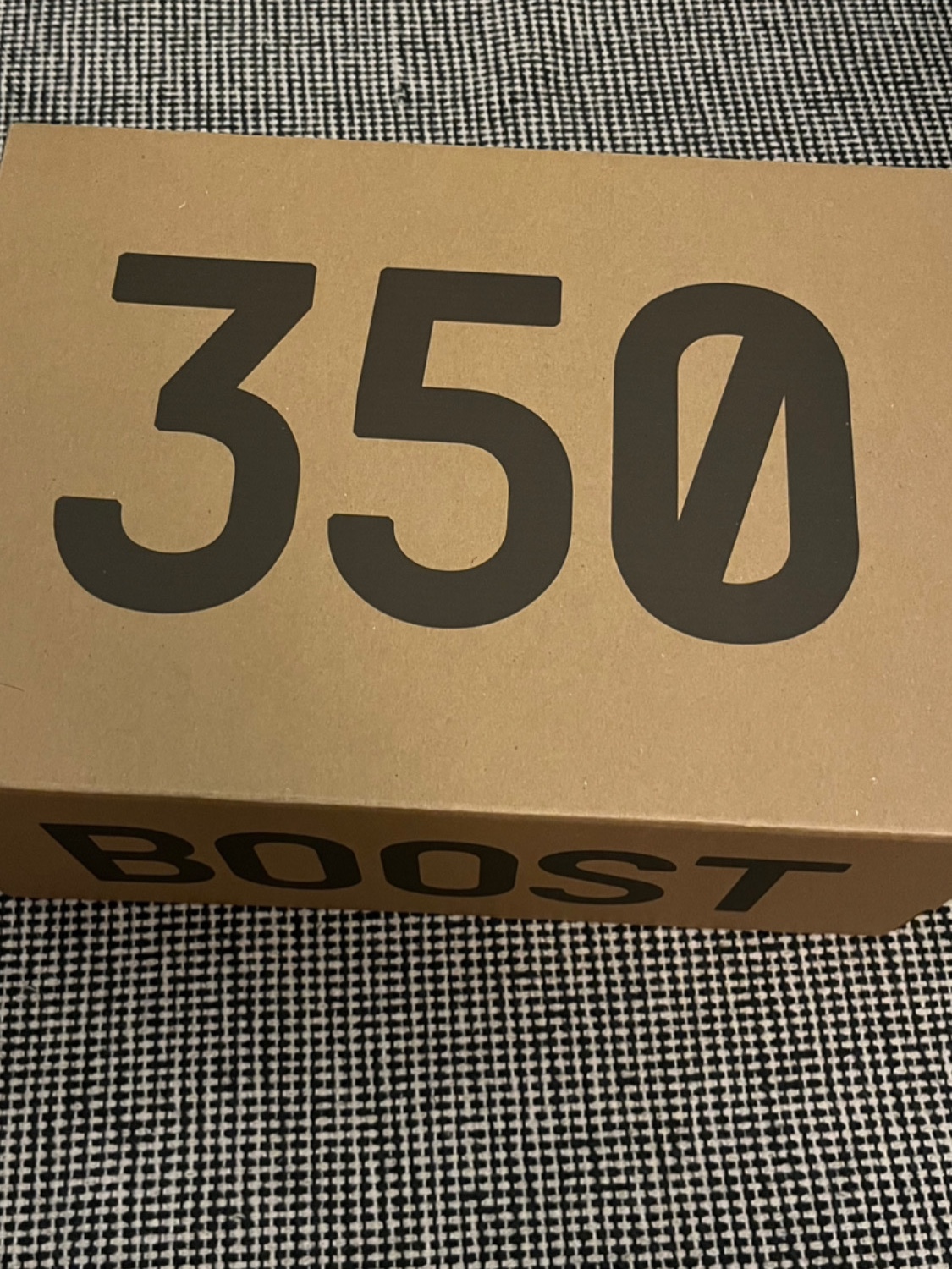 Adidas Yeezy Boost 350 V2 Onyx 착용 스타일 - 2