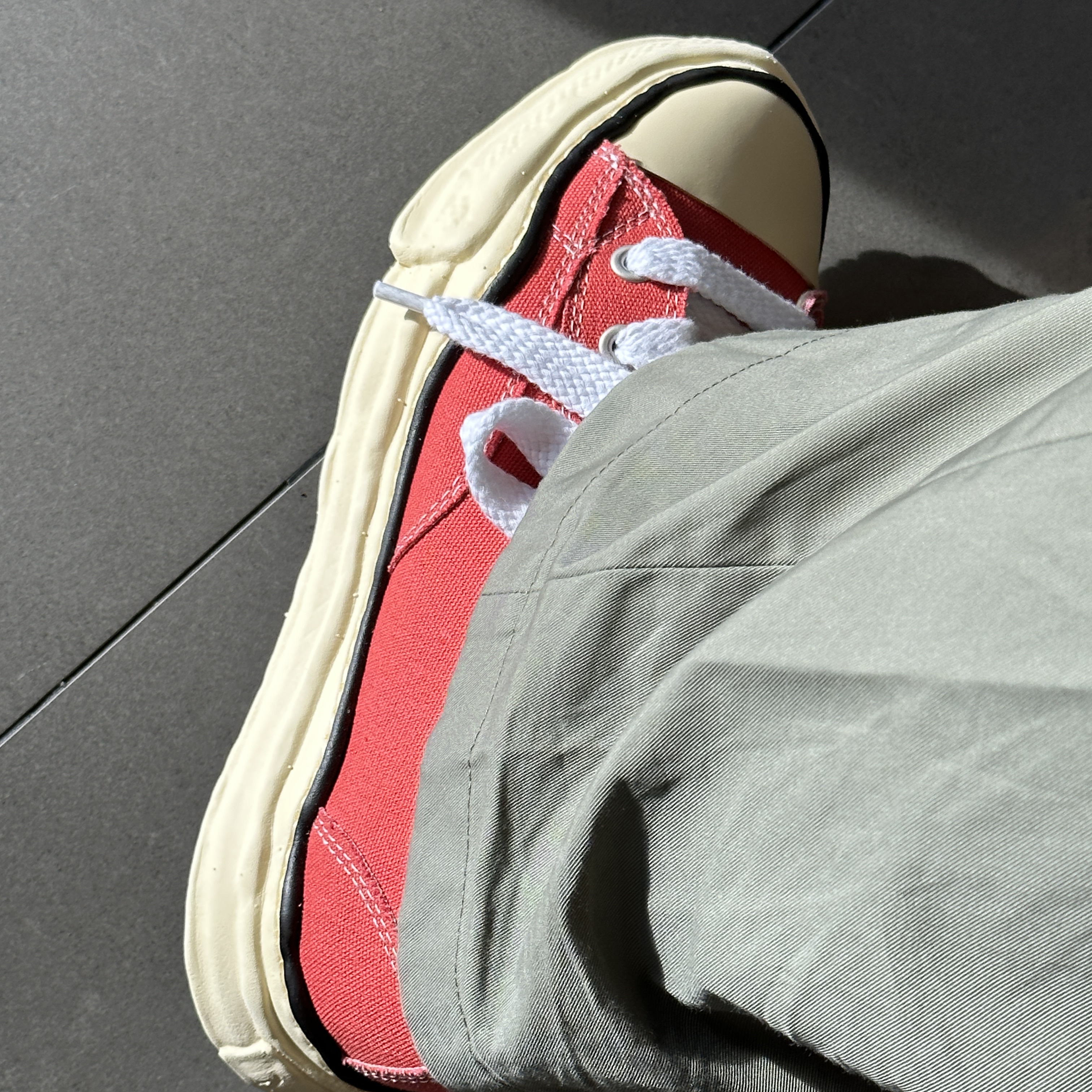 Maison Mihara Yasuhiro Peterson VL OG Sole Canvas Low-top Sneakers Orange 착용 스타일 - 3