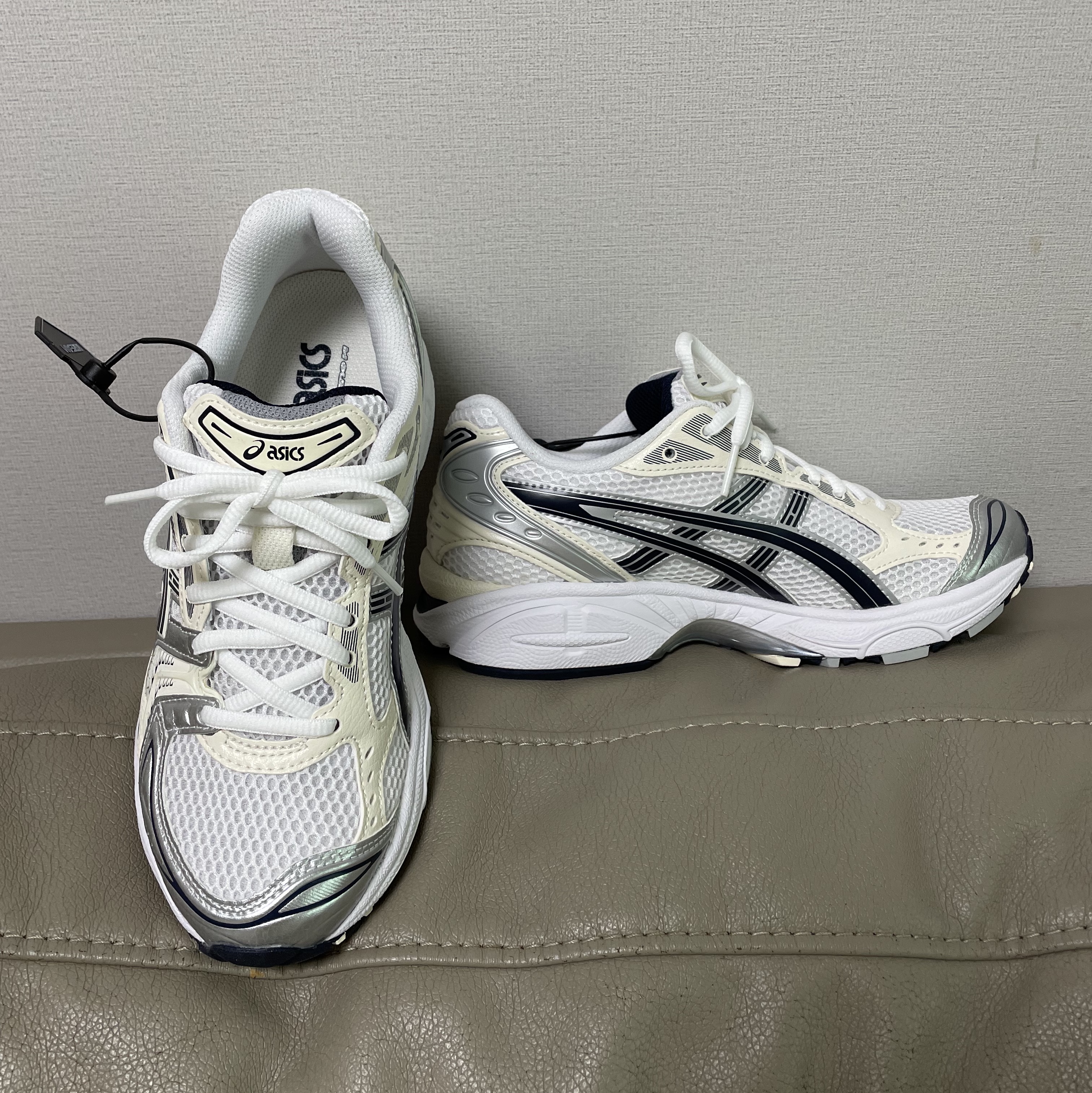 (W) Asics Gel-Kayano 14 White Midnight 착용 스타일