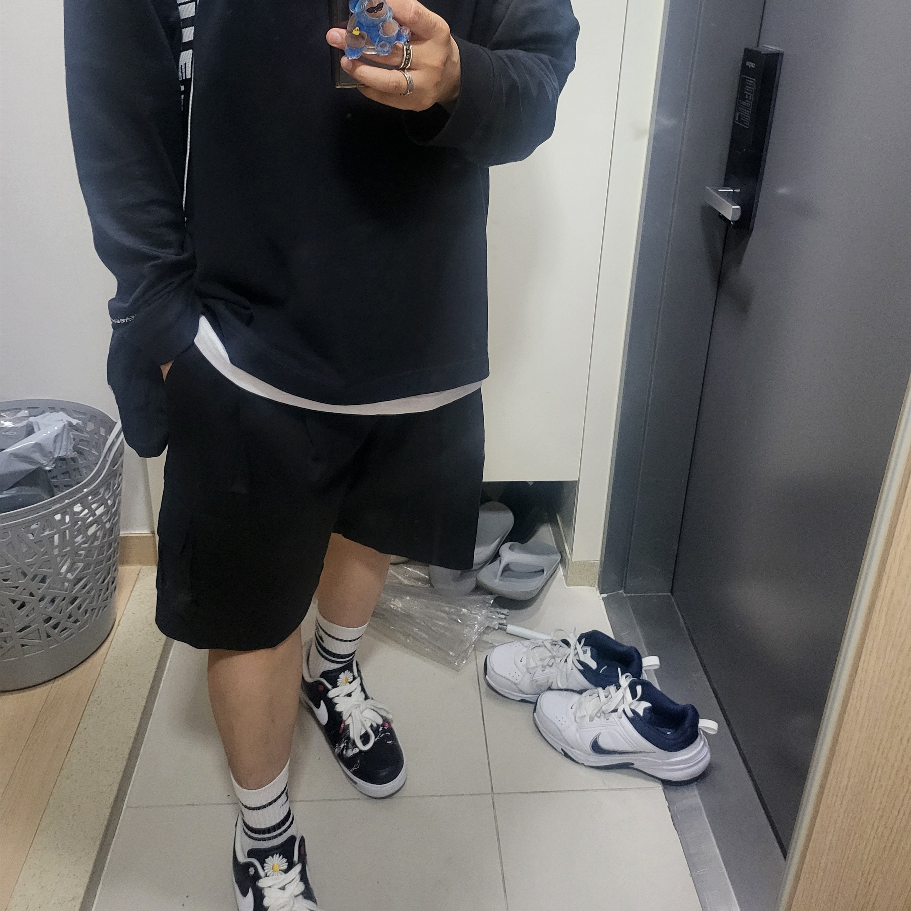Nike x Peaceminusone LS T-Shirt Black (DR0098-010), Off-White x Amore Pacific Protection Box (Without Cosmetics) 착용 스타일 - 2