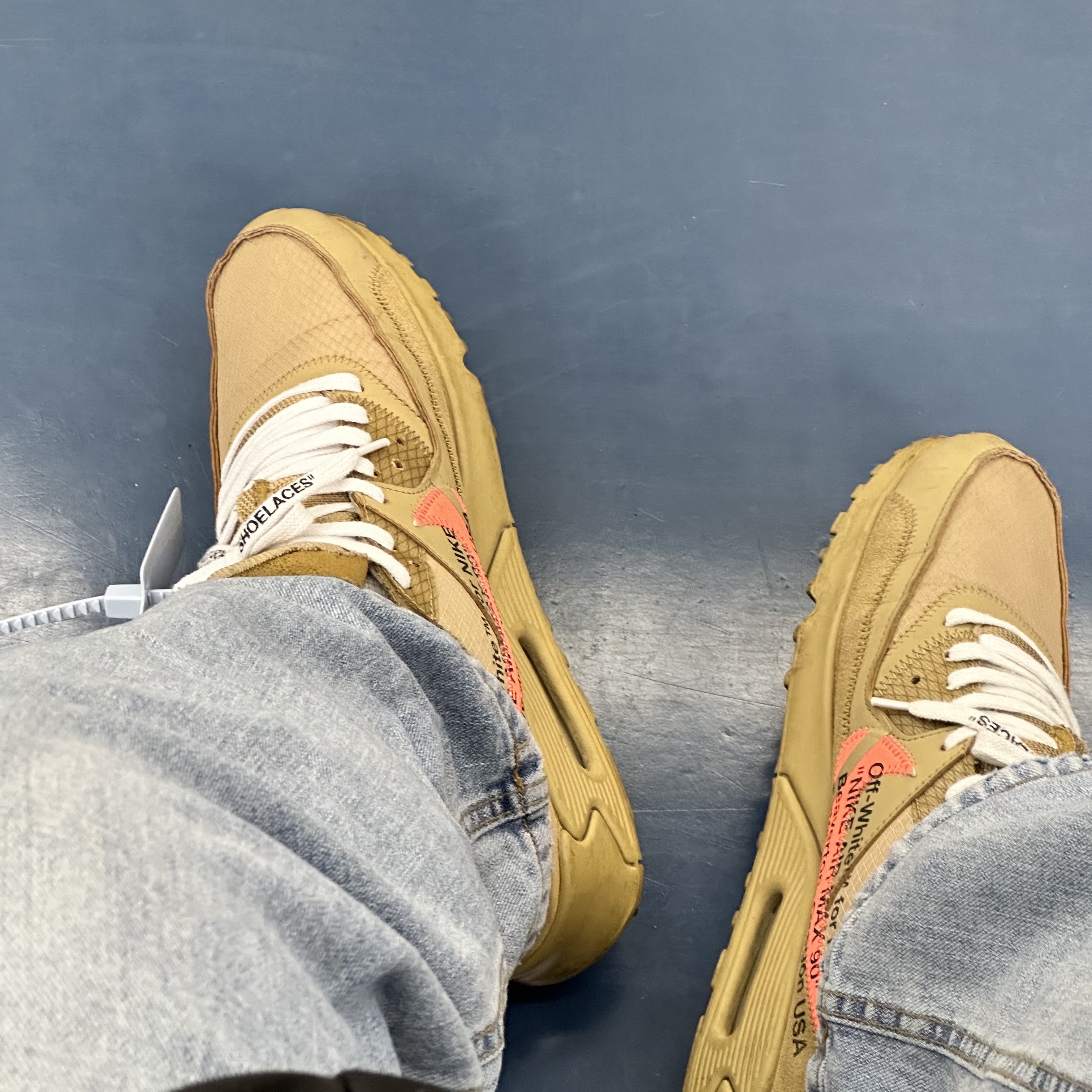 Nike x Off-White Air Max 90 V2 Desert Ore 착용 스타일