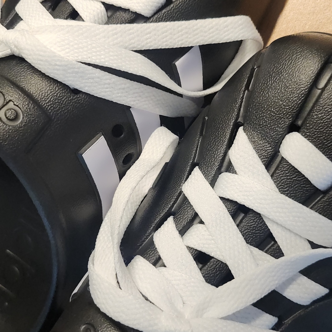 Adidas Adilette Clog Black White 착용 스타일