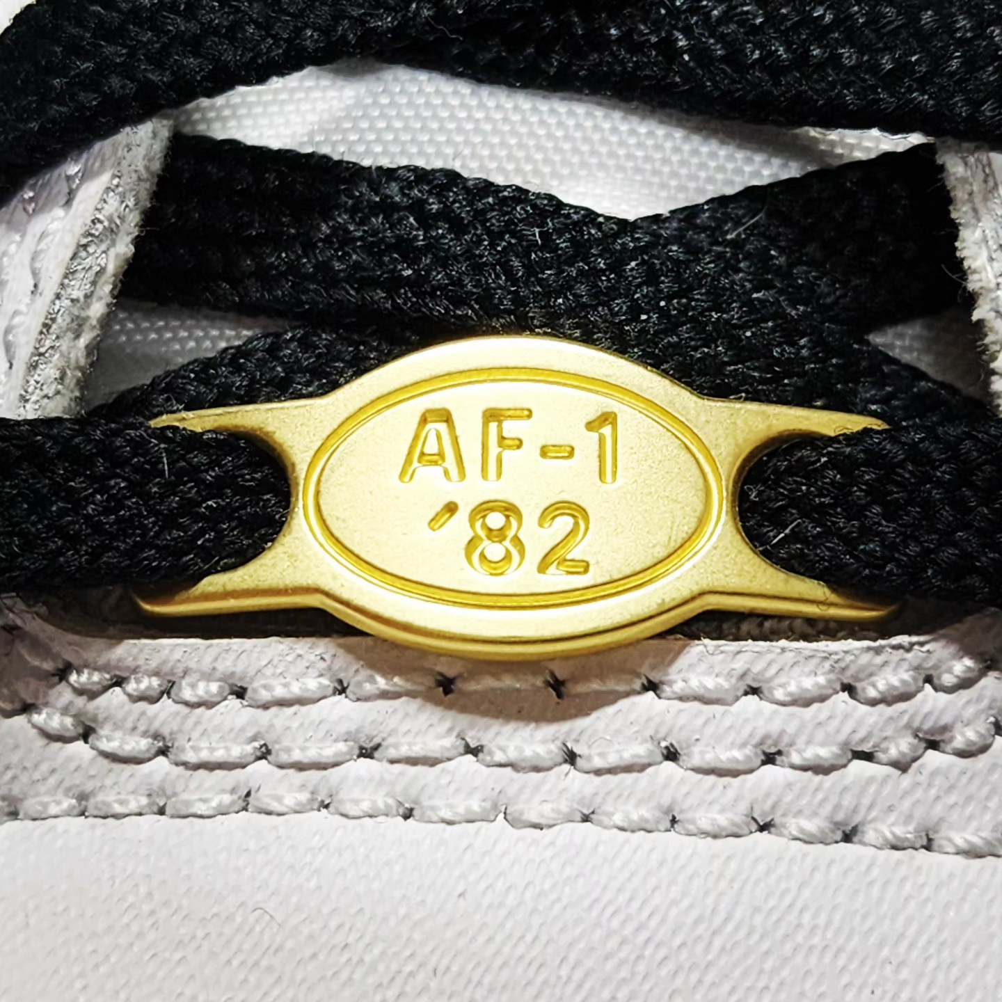 Nike Air Force 1 '07 LV8 40th Anniversary Join Forces White Black 착용 스타일 - 1