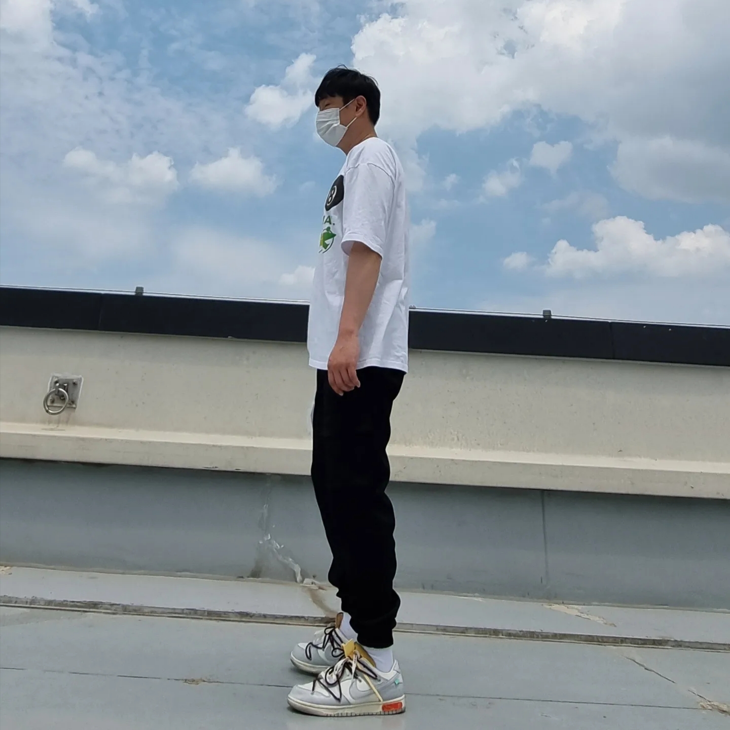 Stussy x Cactus Plant Flea Market International T-Shirt White, Nike x Off-White Dunk Low The 50 - Lot 46 착용 스타일 - 2
