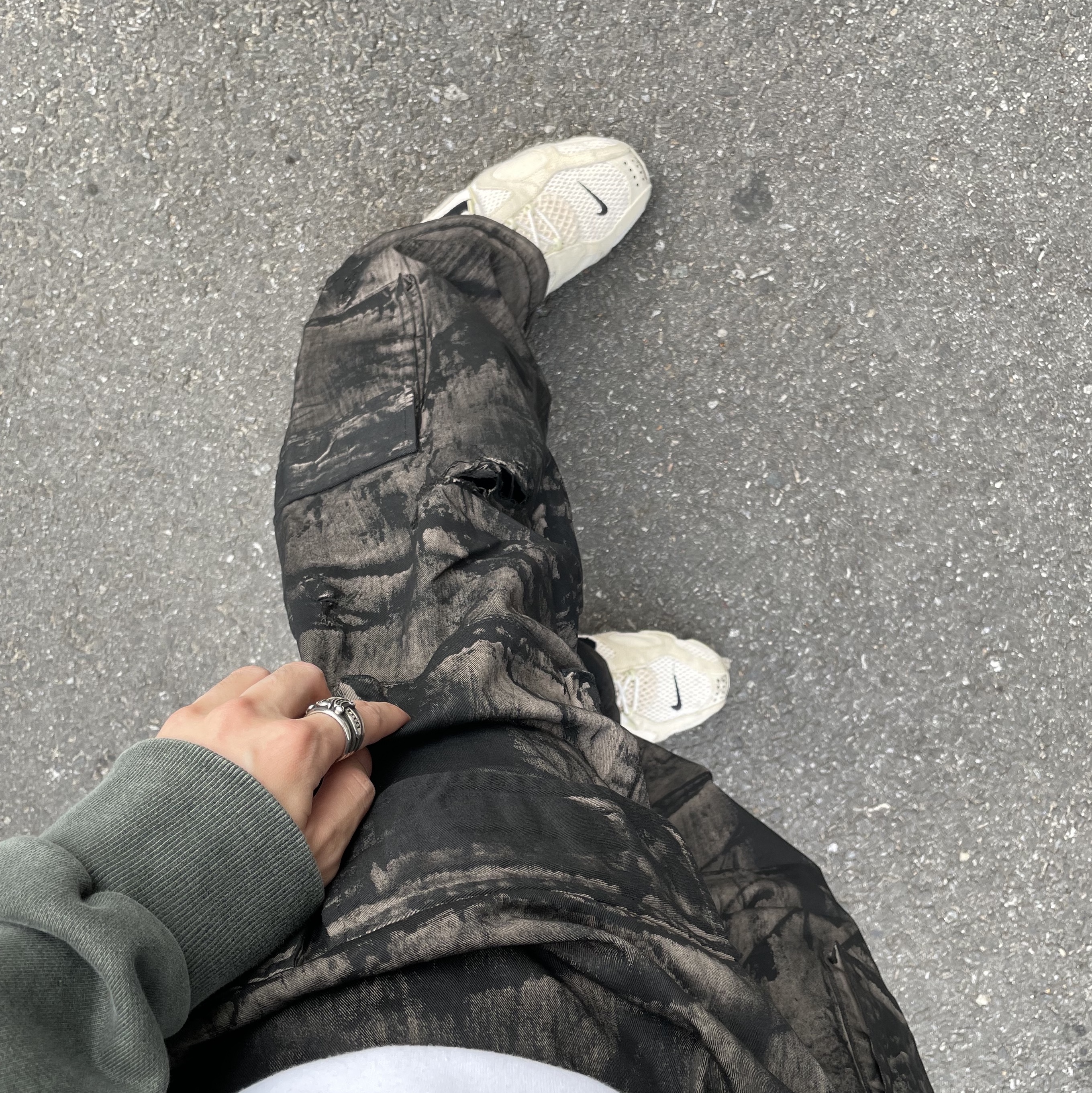 Undermycar Puke Rough Oil Coating Wide Cargo Pants Oil Black - 23SS, Nike x Stussy Air Zoom Spiridon Cage 2 Fossil 착용 스타일