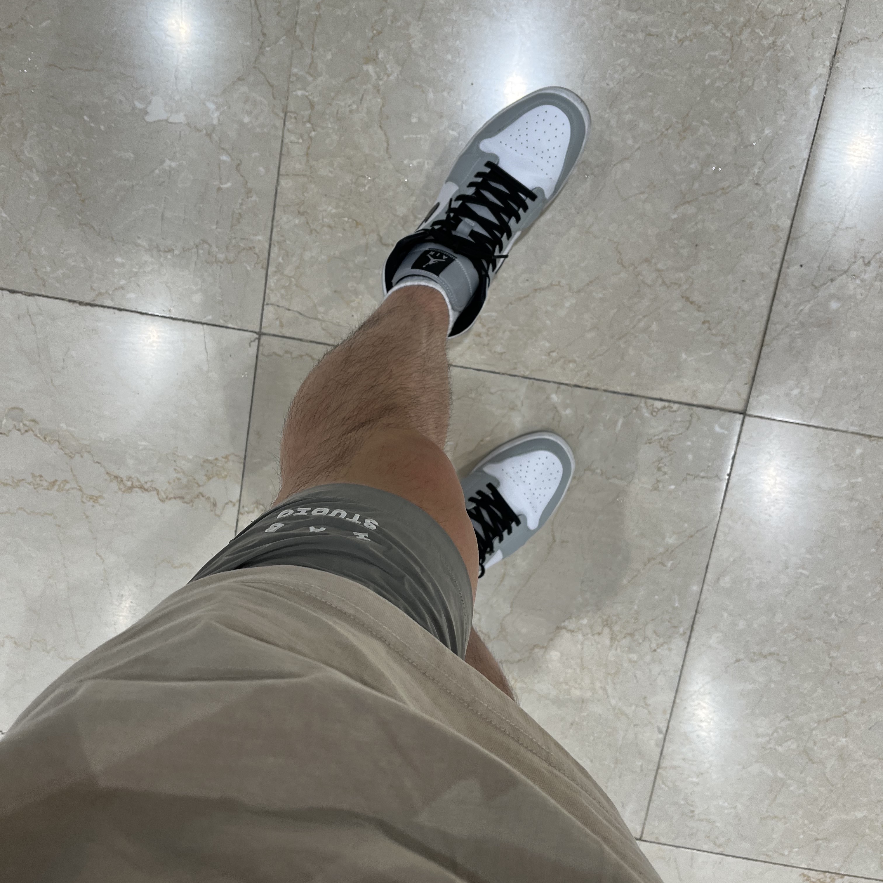 IAB Studio Woven Shorts Gray 착용 스타일