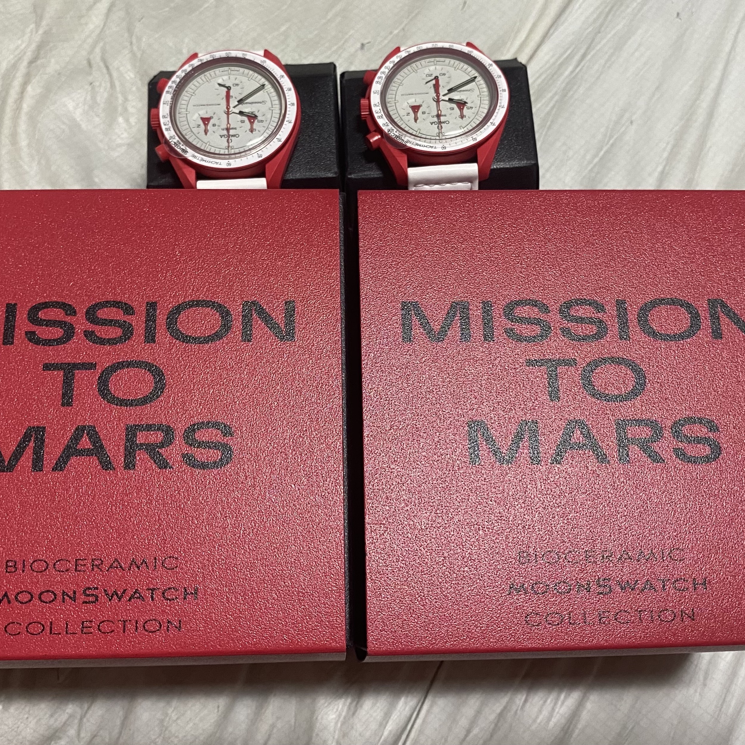 Swatch x Omega Bioceramic MoonSwatch Mission To Mars 착용 스타일 - 3