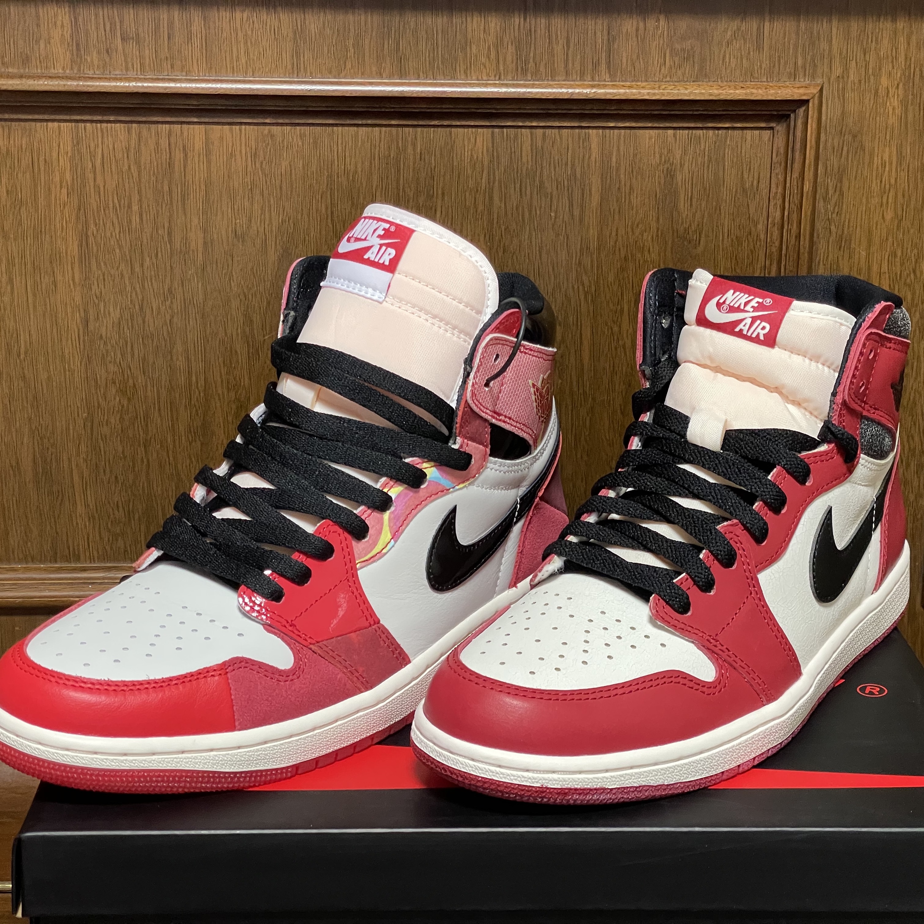 Jordan 1 Retro High Spider-Man Next Chapter, Jordan 1 Retro High OG Chicago 2022 착용 스타일 - 1