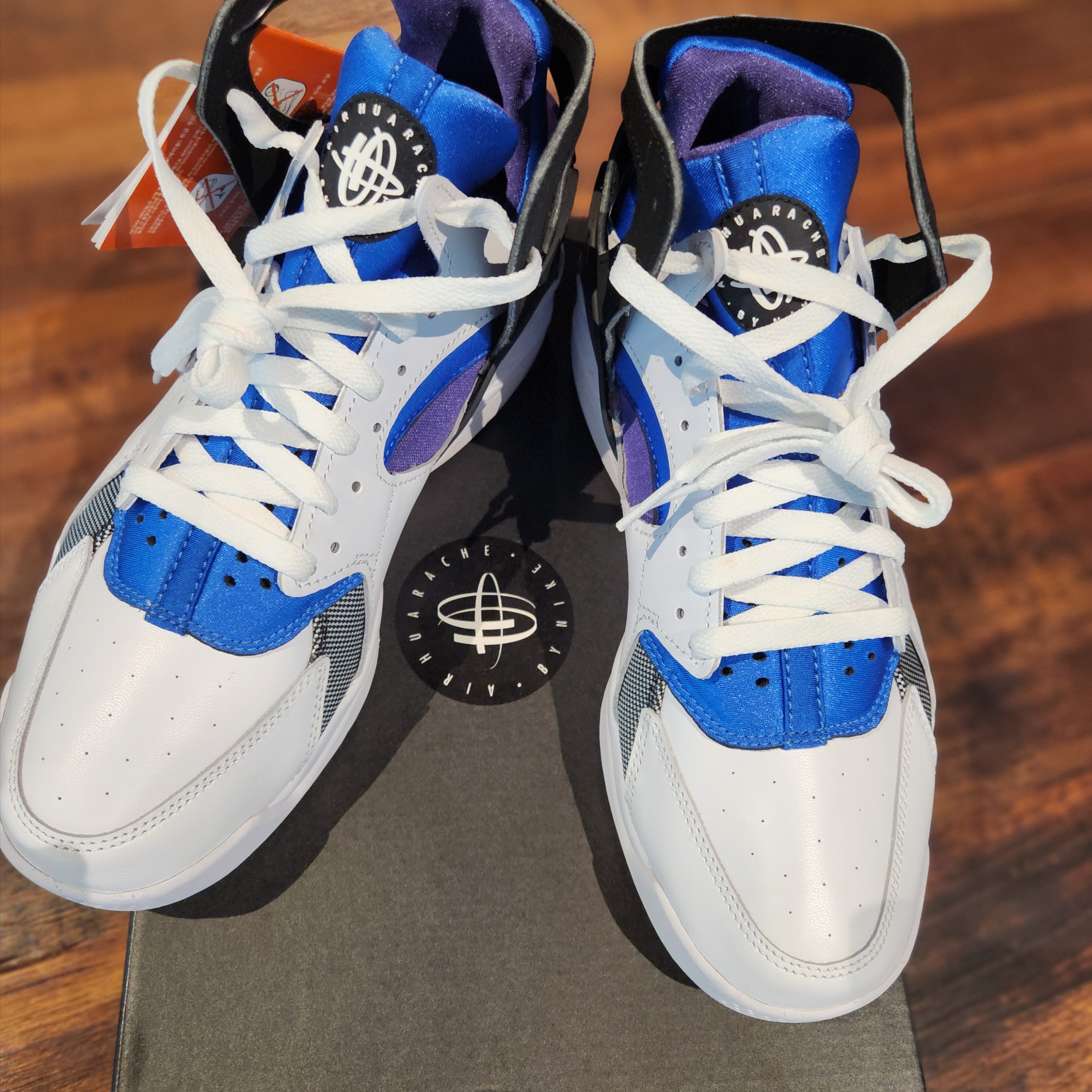 Nike Air Flight Huarache Varsity Purple and Royal Blue 착용 스타일