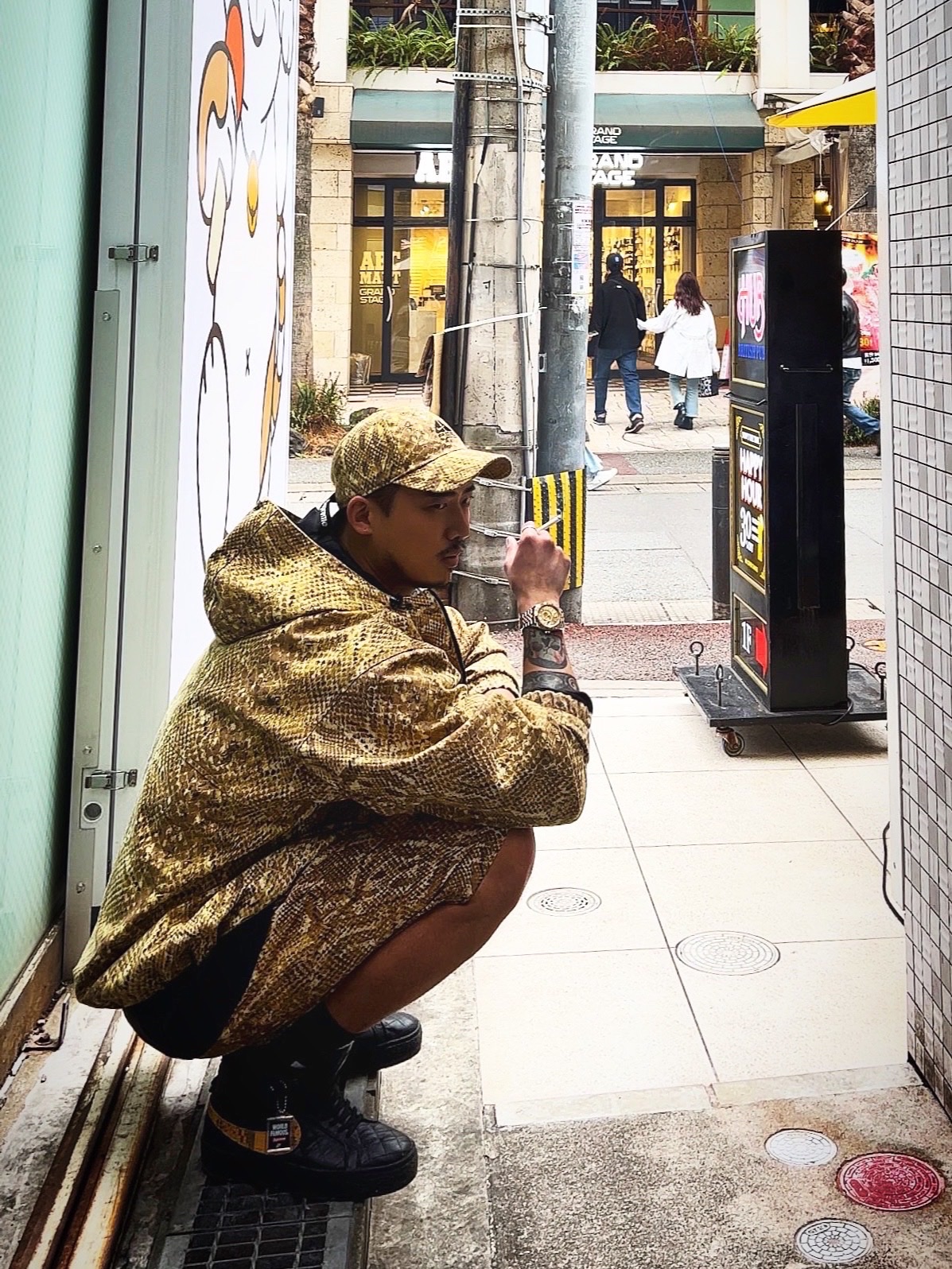 Supreme x Nike ACG Denim 6-Panel Gold Snakeskin - 22FW, Supreme x Nike ACG Denim Pullover Gold Snakeskin - 22FW 착용 스타일 - 1