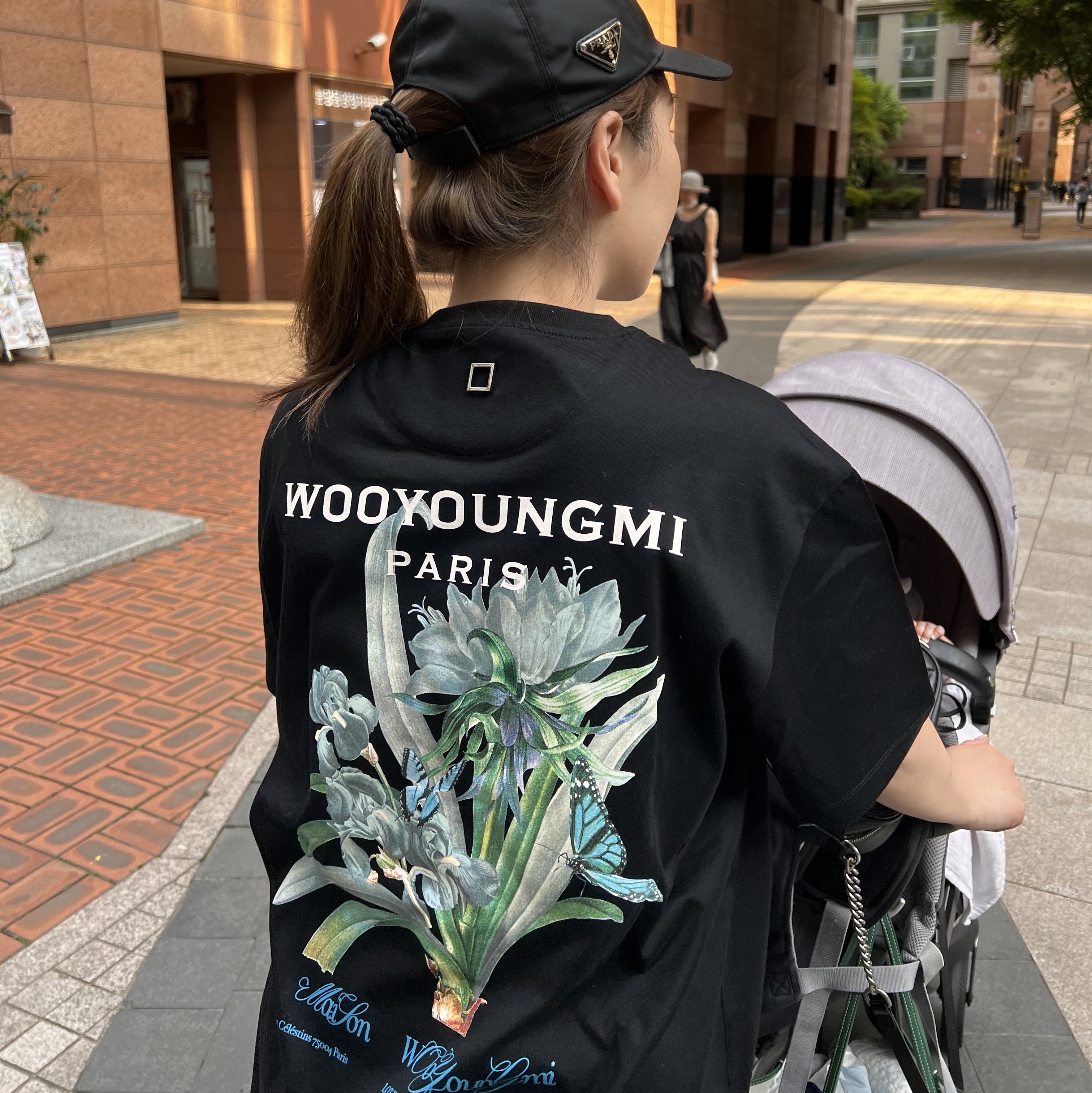 Wooyoungmi Flower Print Back Logo T-Shirt Black - 23SS, Prada Re-Nylon Baseball Cap Black 착용 스타일