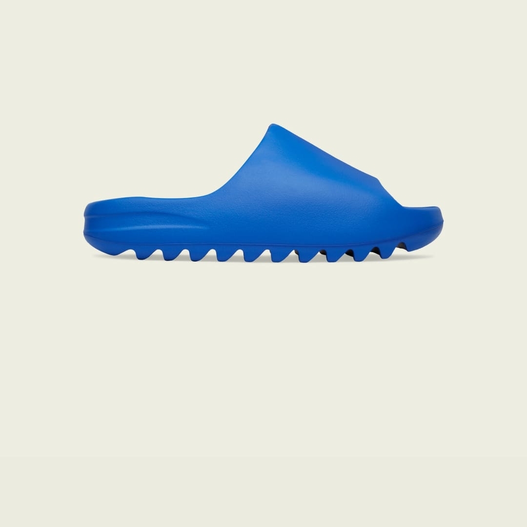 Adidas Yeezy Slide Azure 착용 스타일