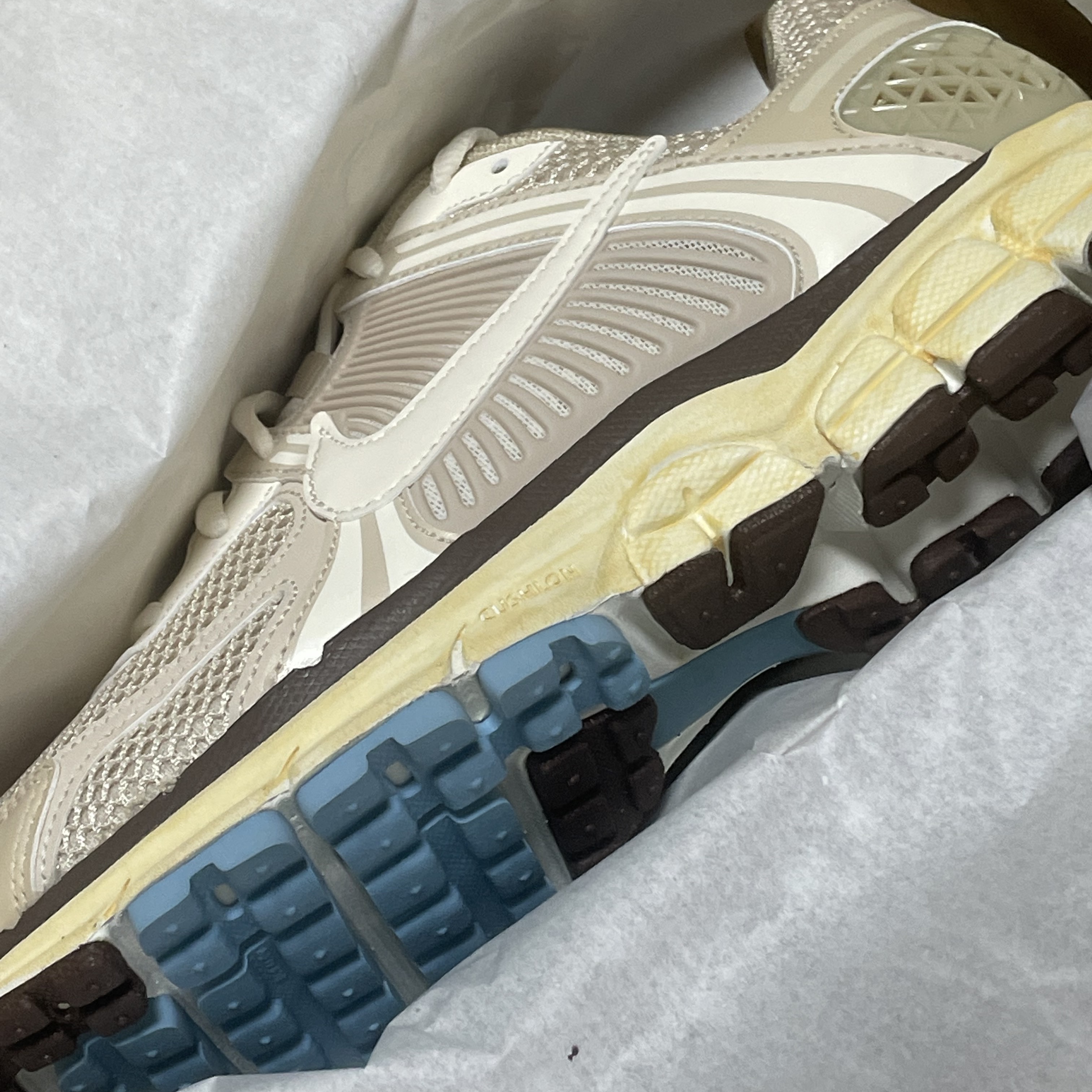 (W) Nike Zoom Vomero 5 Oatmeal 착용 스타일
