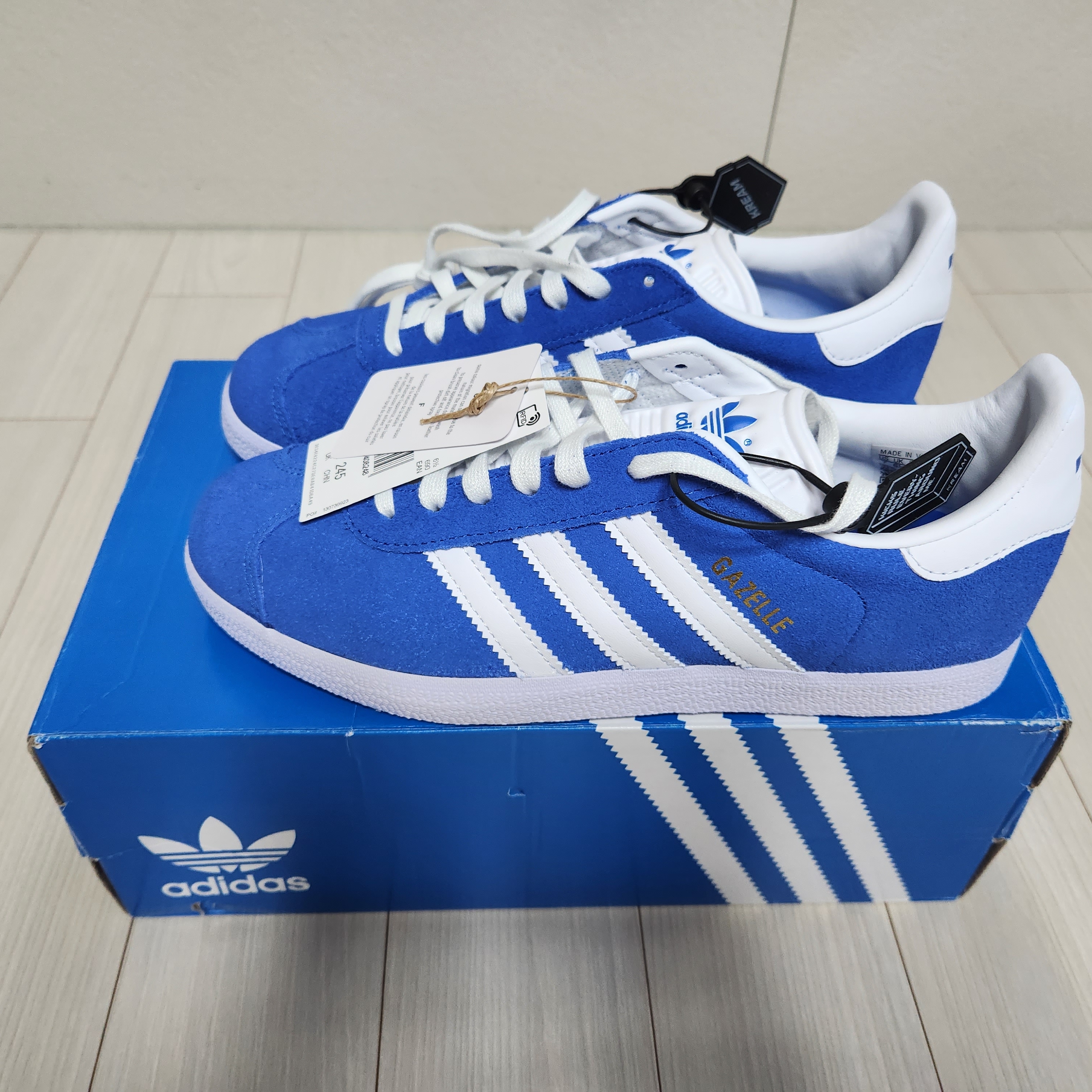 Adidas Gazelle Blue 착용 스타일