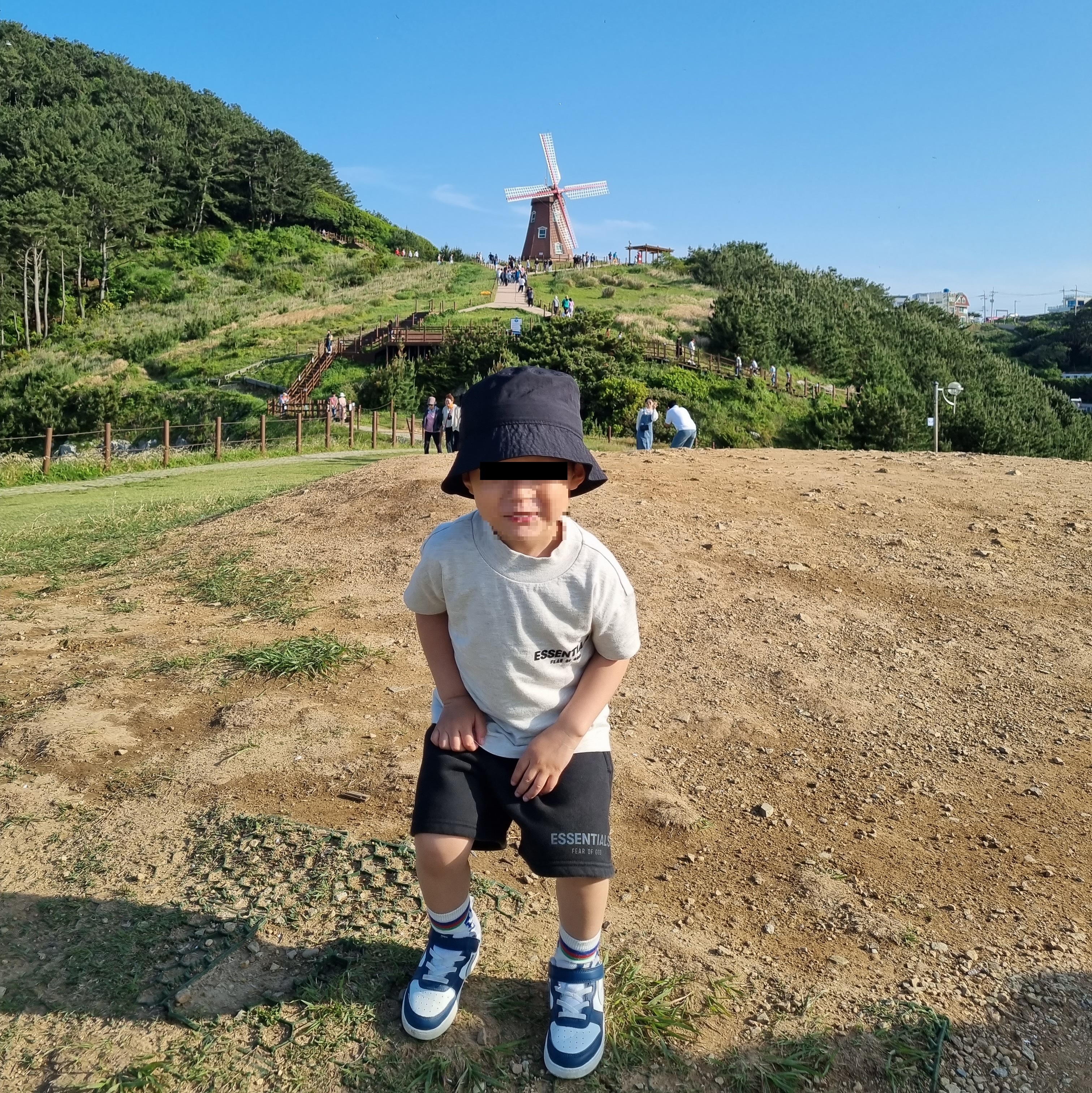 (Kids) Essentials Sweatshorts Black - 21SS, (Kids) Essentials The Core Collection T-Shirt Light Oatmeal 착용 스타일