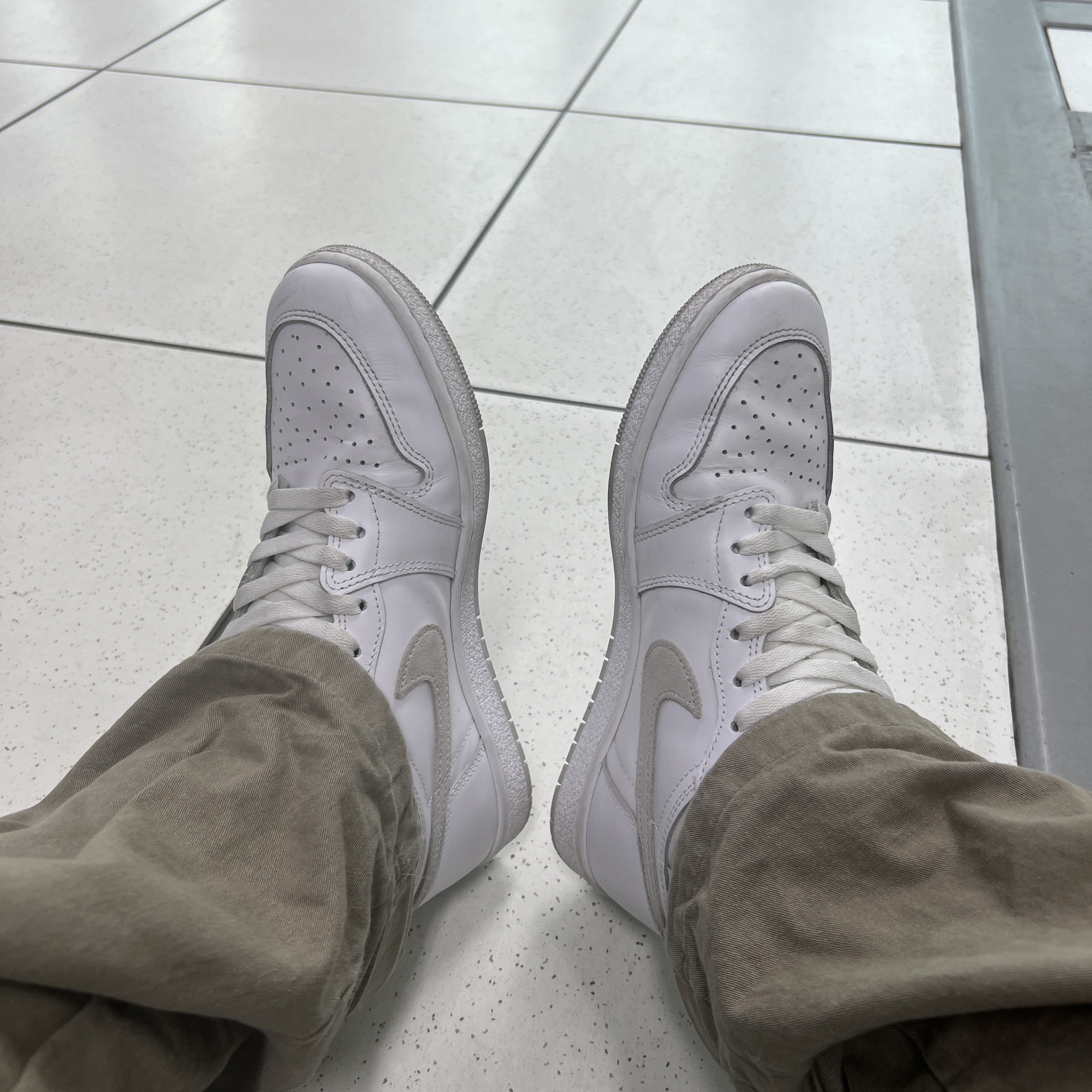 Jordan 1 High 85 Neutral Grey 착용 스타일