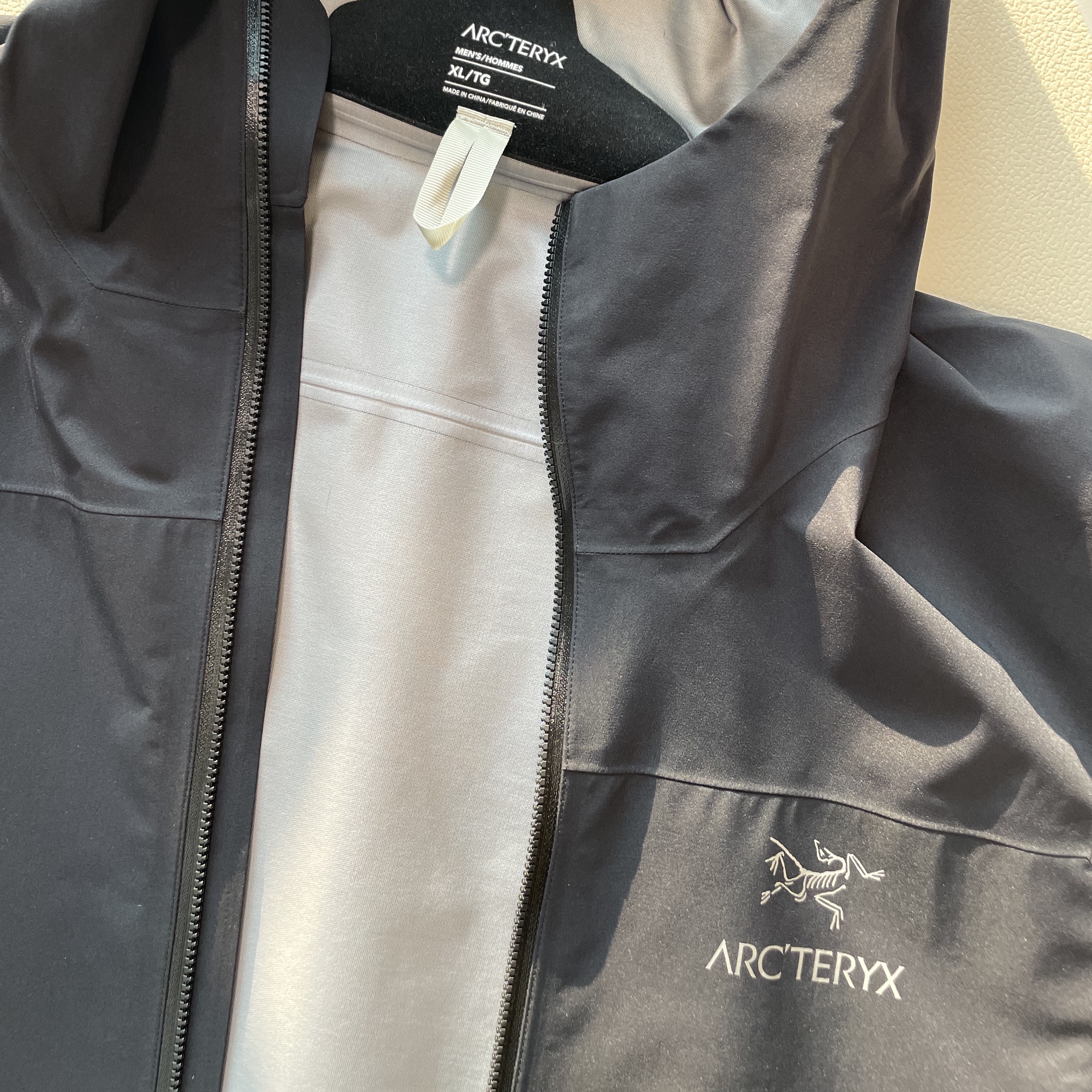 Arc'teryx Zeta AR Jacket Black 착용 스타일