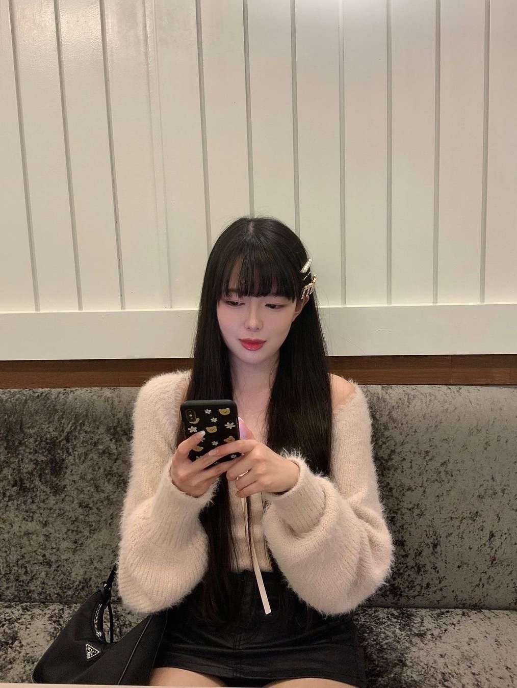(W) Miu Miu Crystal Hair Clip Steel 착용 스타일