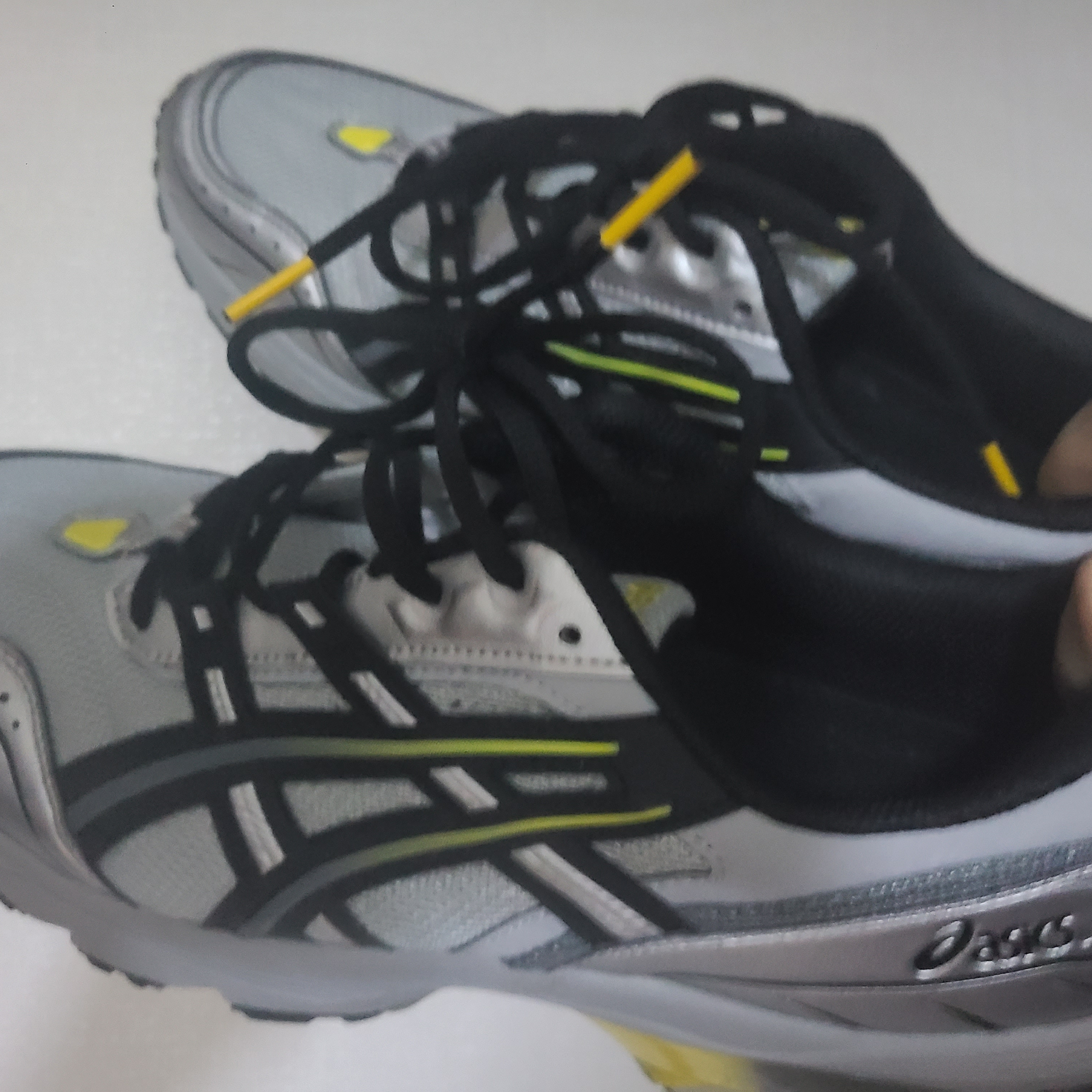 Asics Gel-1090 Mid Grey Black 착용 스타일