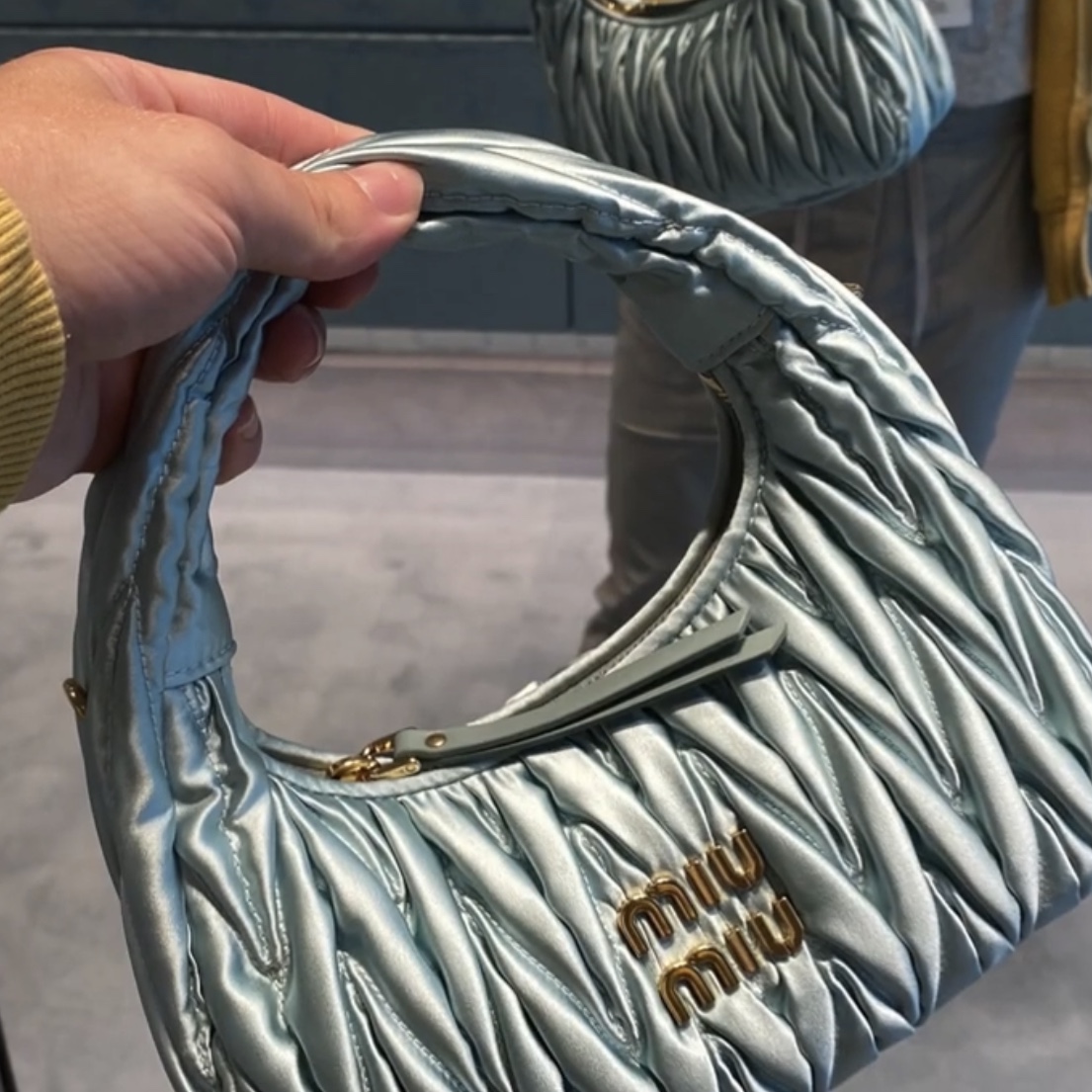 Miu Miu Wander Matelasse Satin Mini Hobo Bag Lake Blue 착용 스타일
