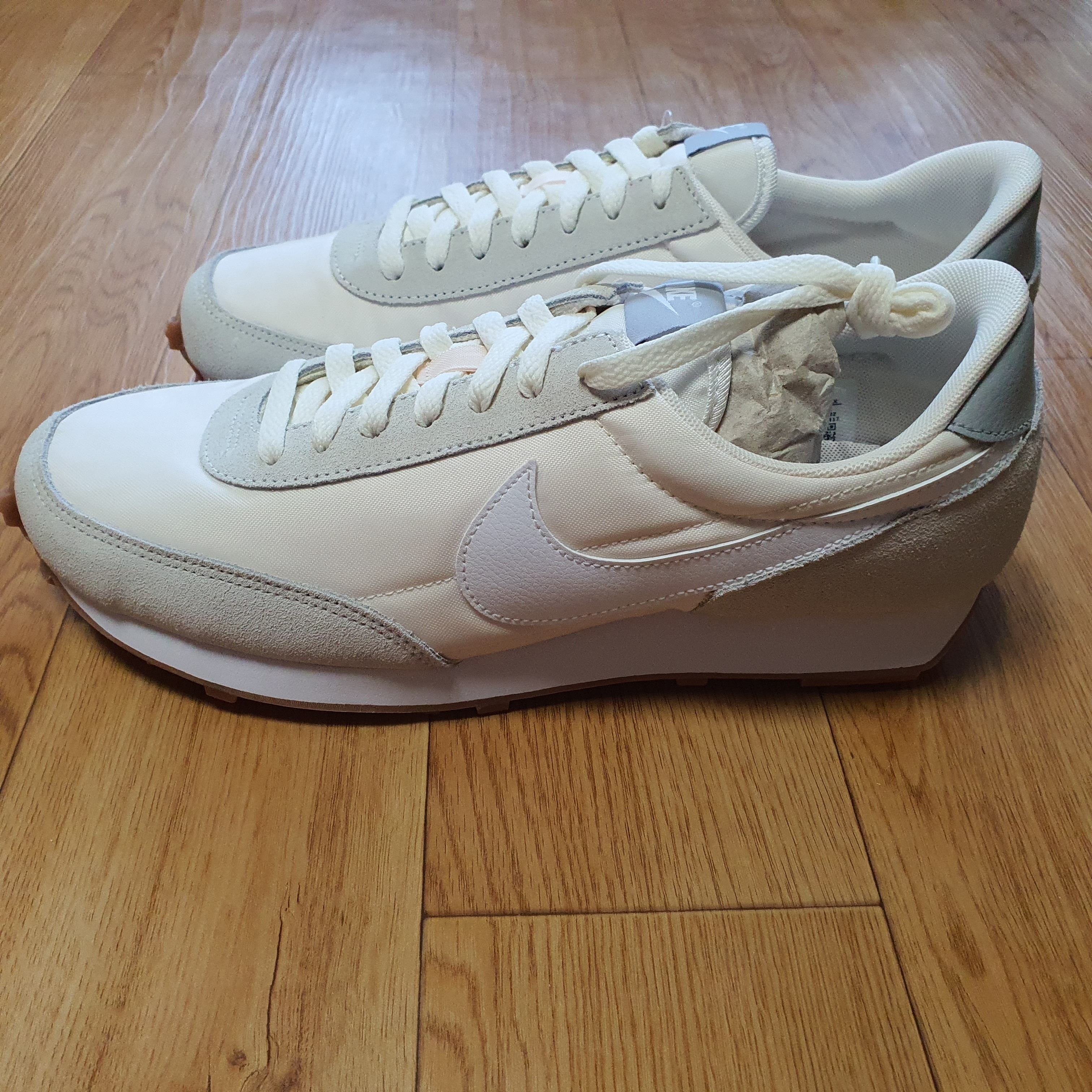 (W) Nike Daybreak Summit White 착용 스타일