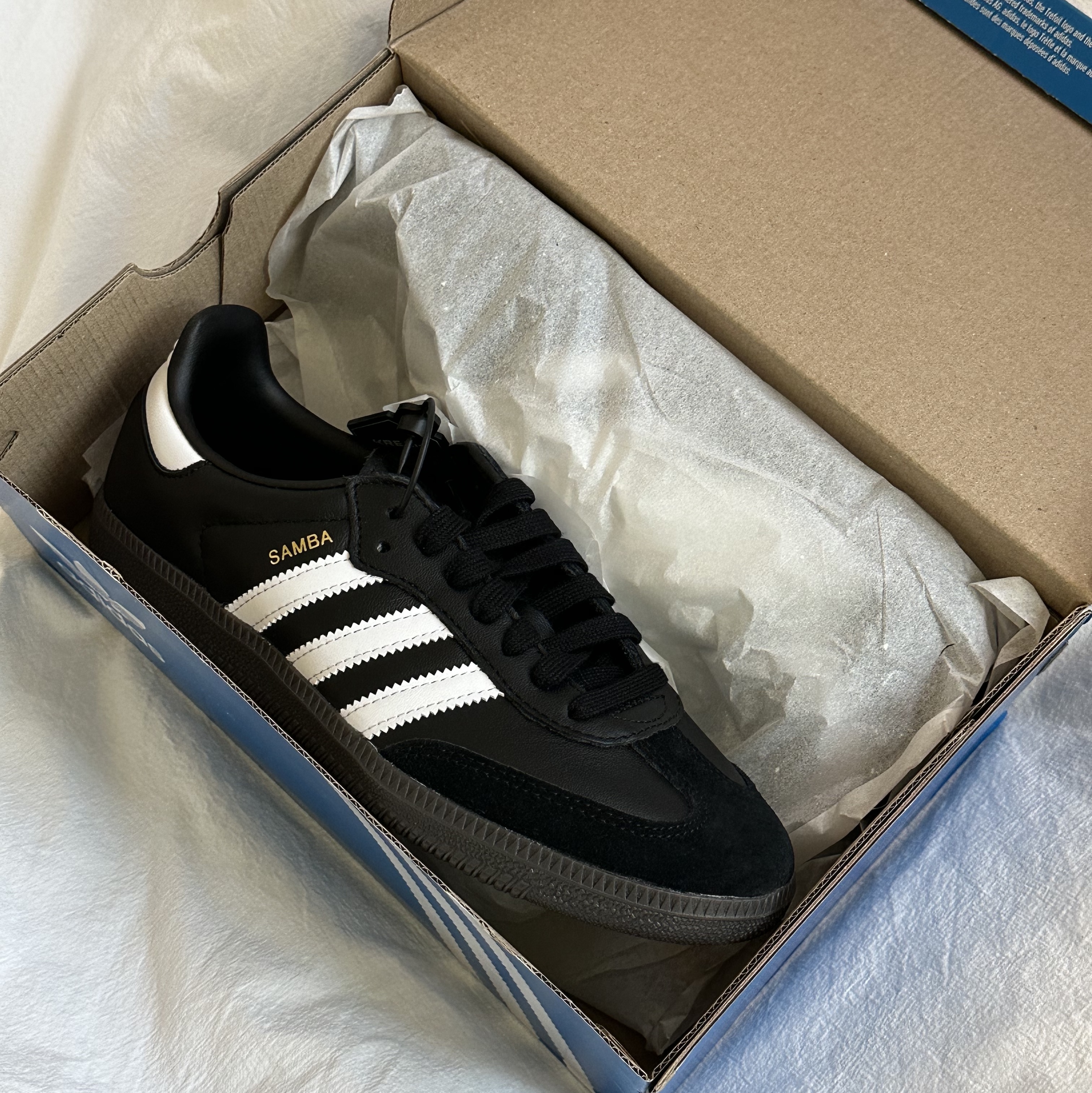 Adidas Samba OG Black White Gum 착용 스타일 - 2