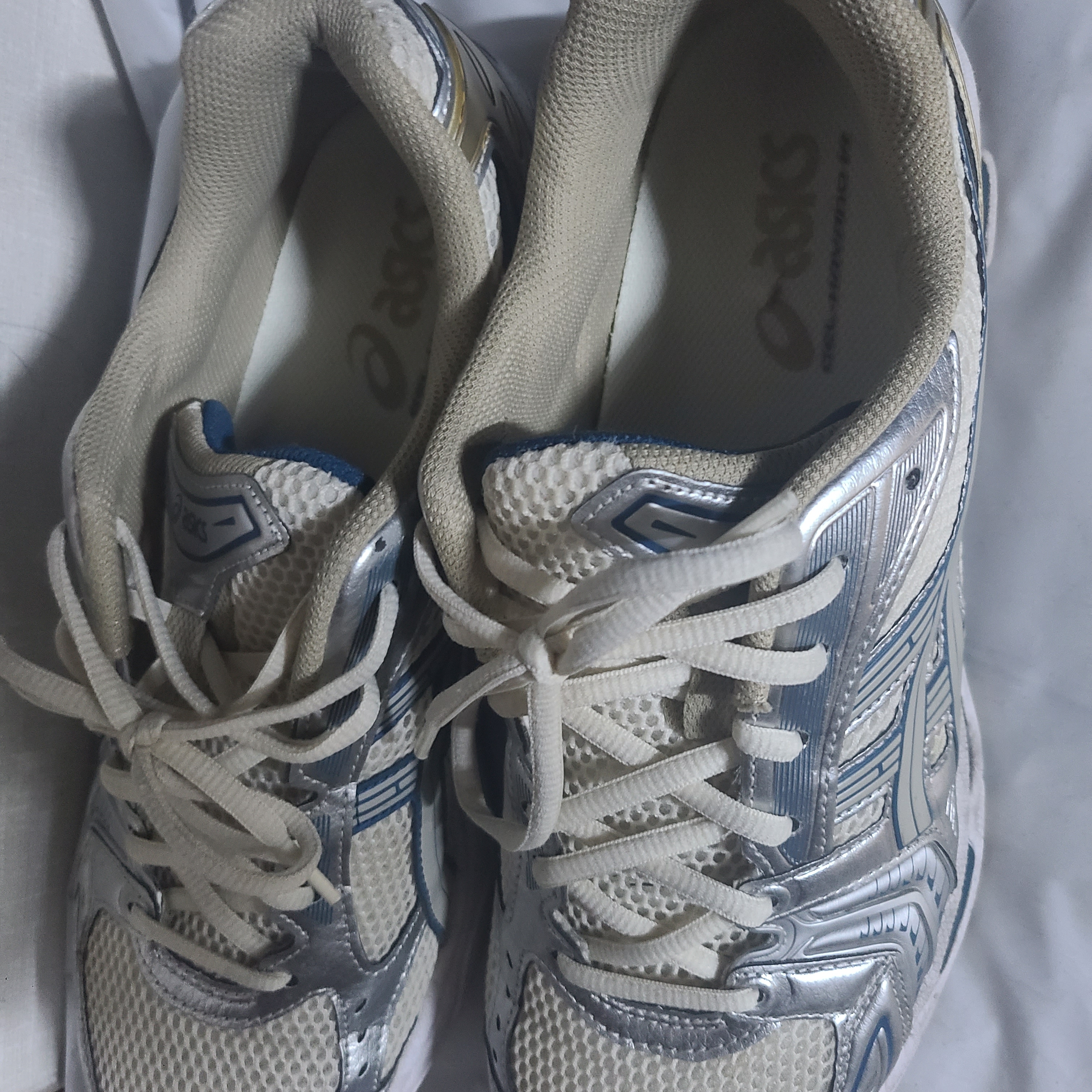 Asics Gel-Kayano 14 Cream Pure Silver 착용 스타일