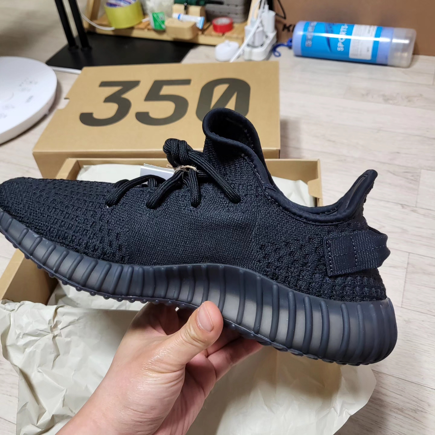 Adidas Yeezy Boost 350 V2 Onyx 착용 스타일 - 3