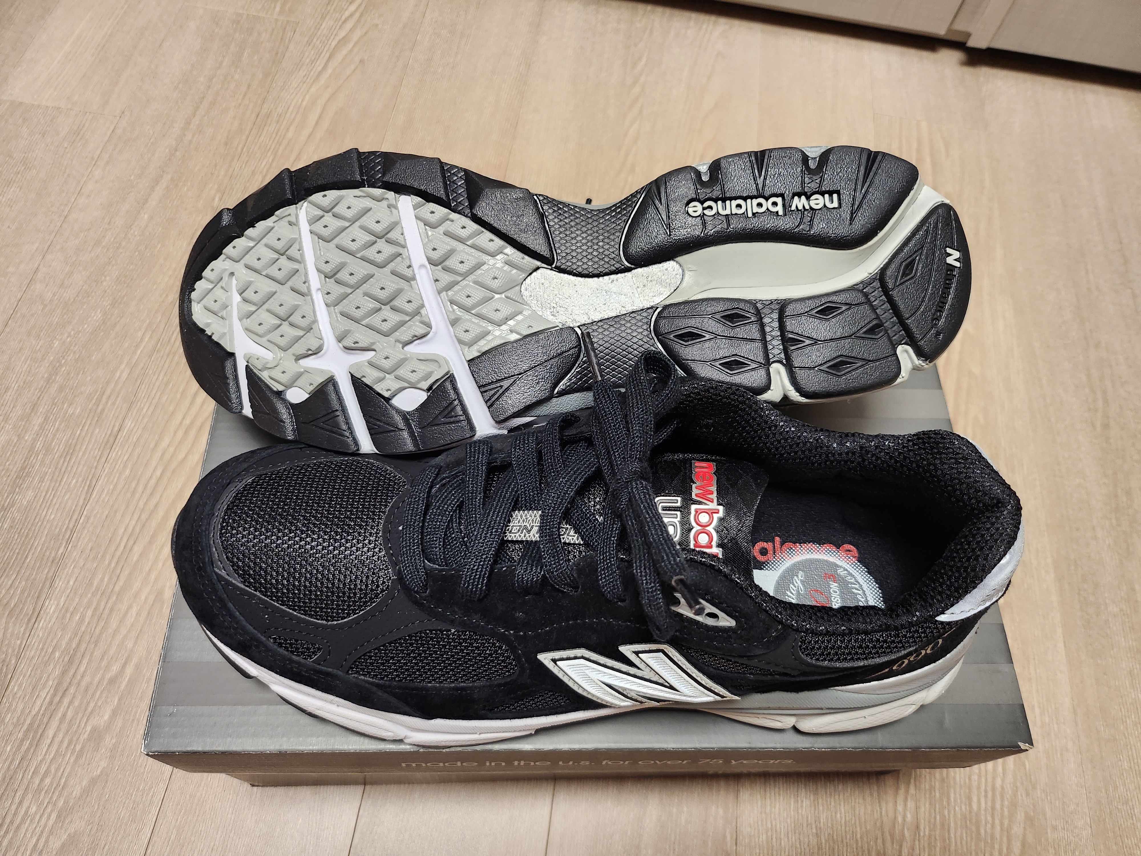 New Balance 990v3 Made in USA Black - D Standard, New Balance 990v3 Made in USA Navy - D Standard 착용 스타일 - 4