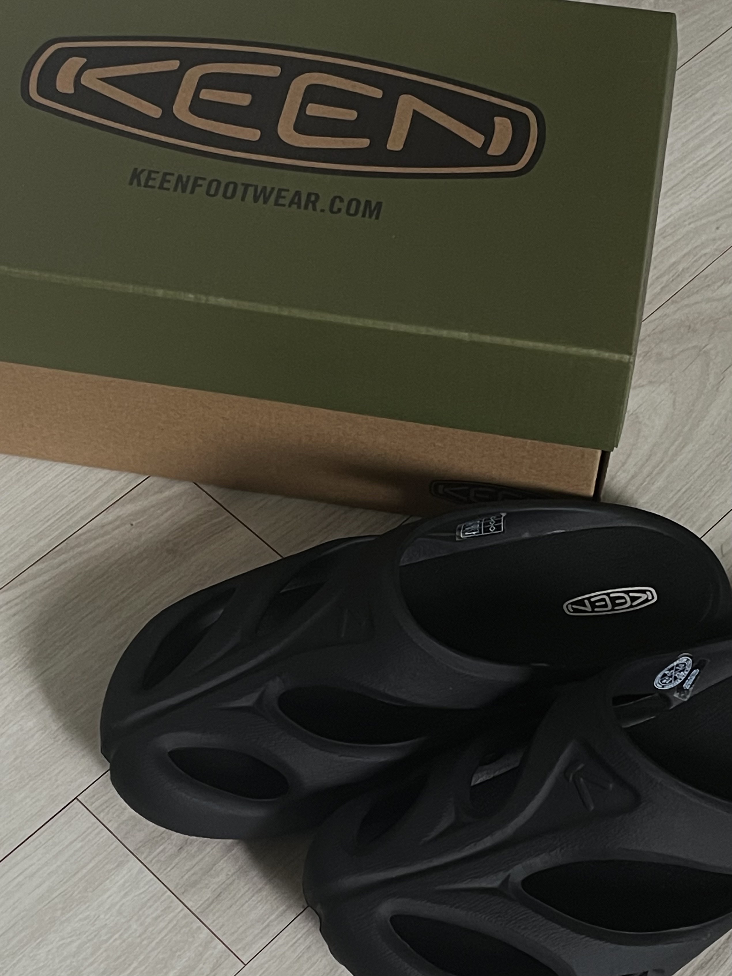 Keen Shanti Black Dawn Blue 착용 스타일