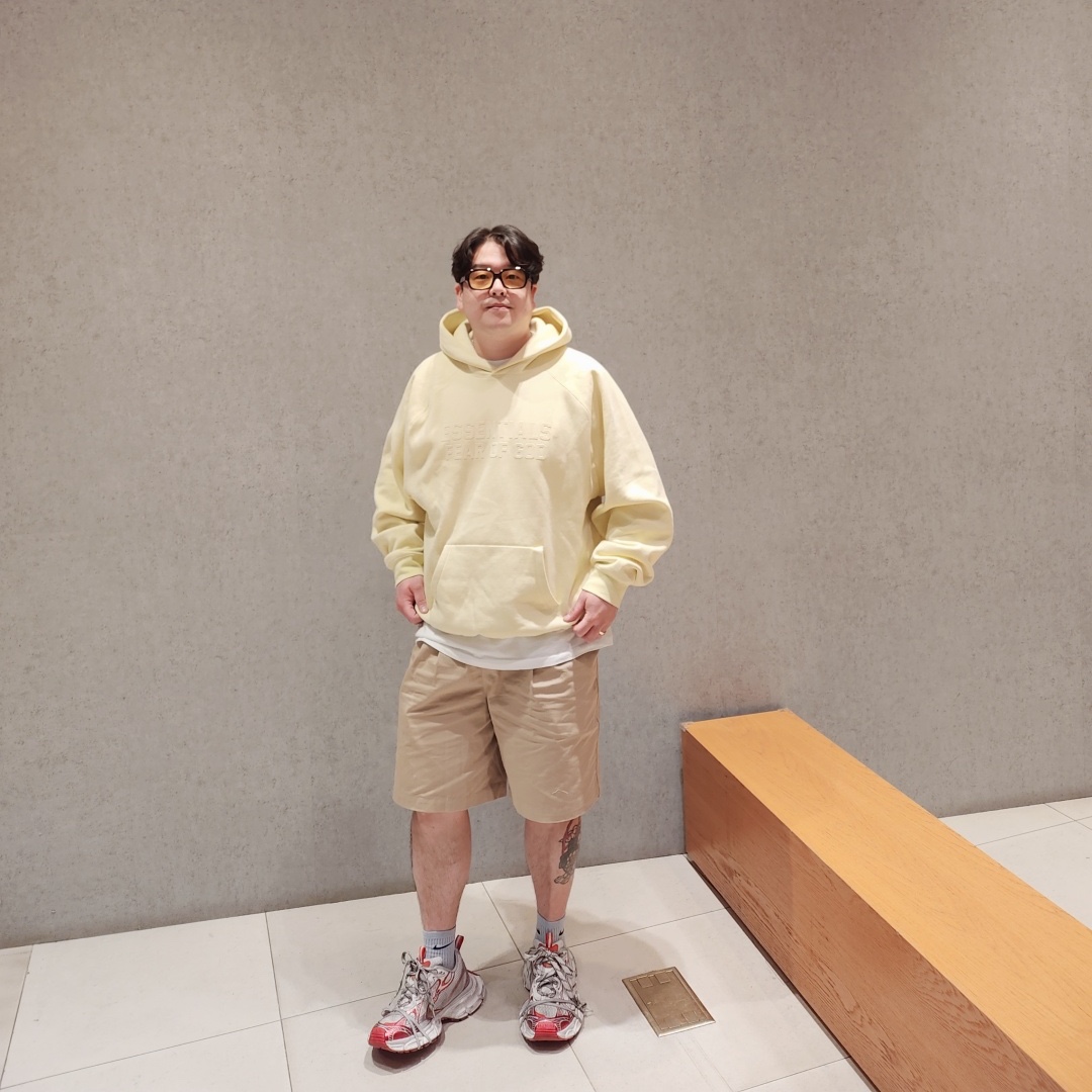 Balenciaga 3XL Sneakers White Red 착용 스타일