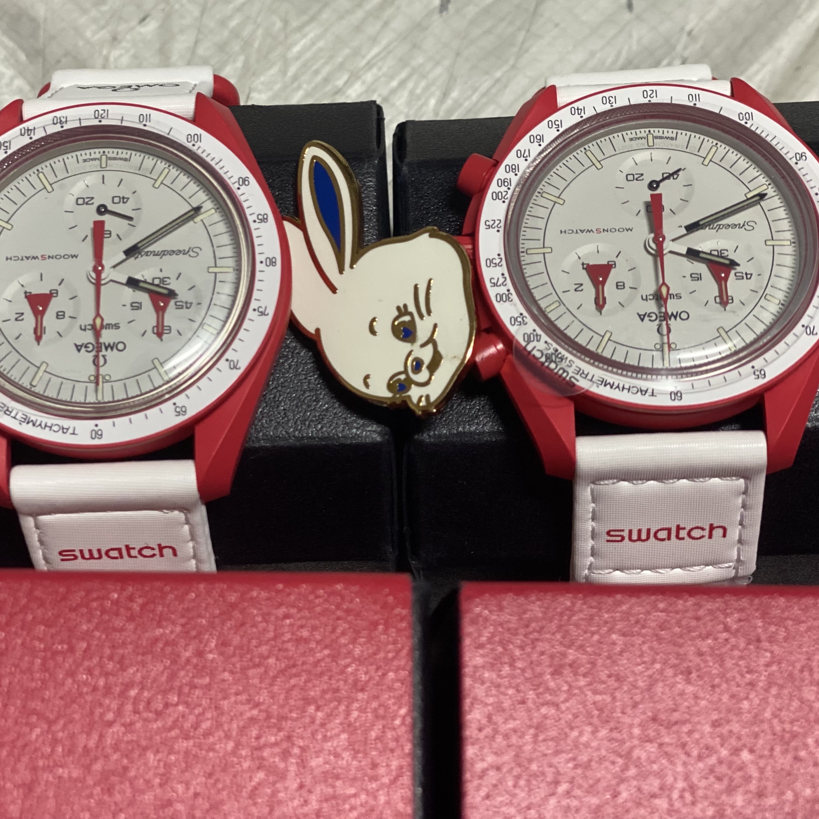 Swatch x Omega Bioceramic MoonSwatch Mission To Mars 착용 스타일 - 1