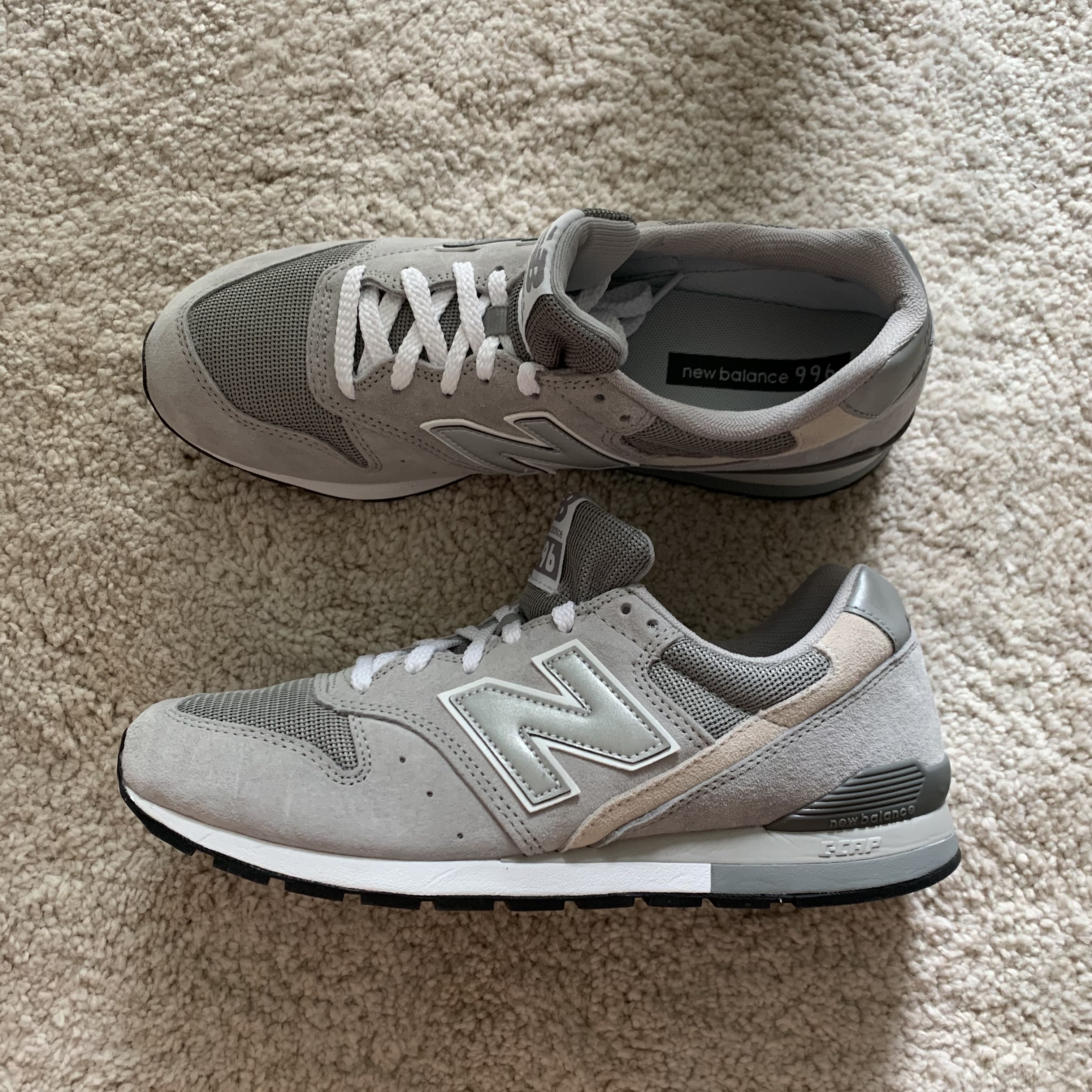 New Balance 996 Grey 착용 스타일 - 2