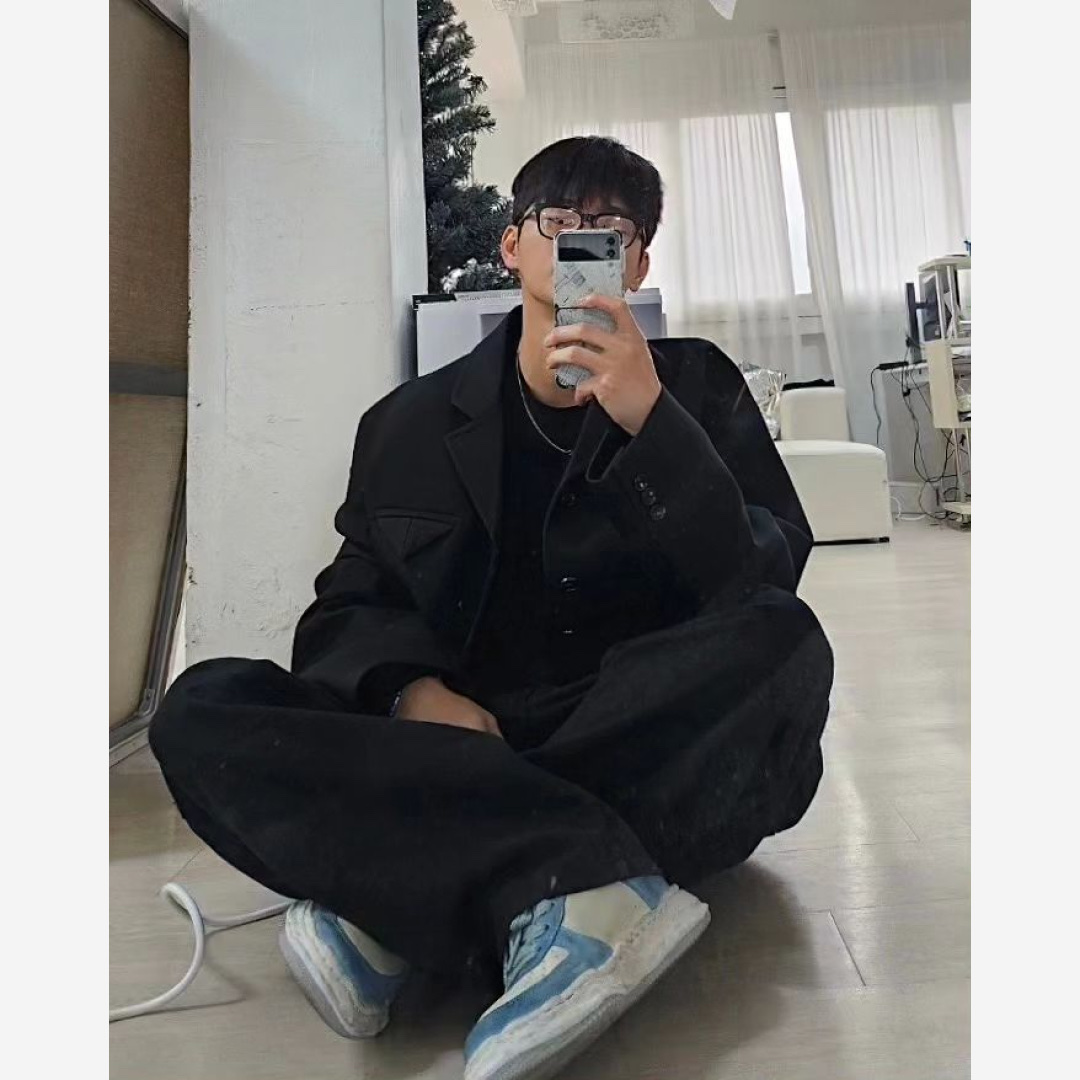 Maison Mihara Yasuhiro Wayne OG Sole Distressed Leather Low-top Sneaker Blue White 착용 스타일 - 3