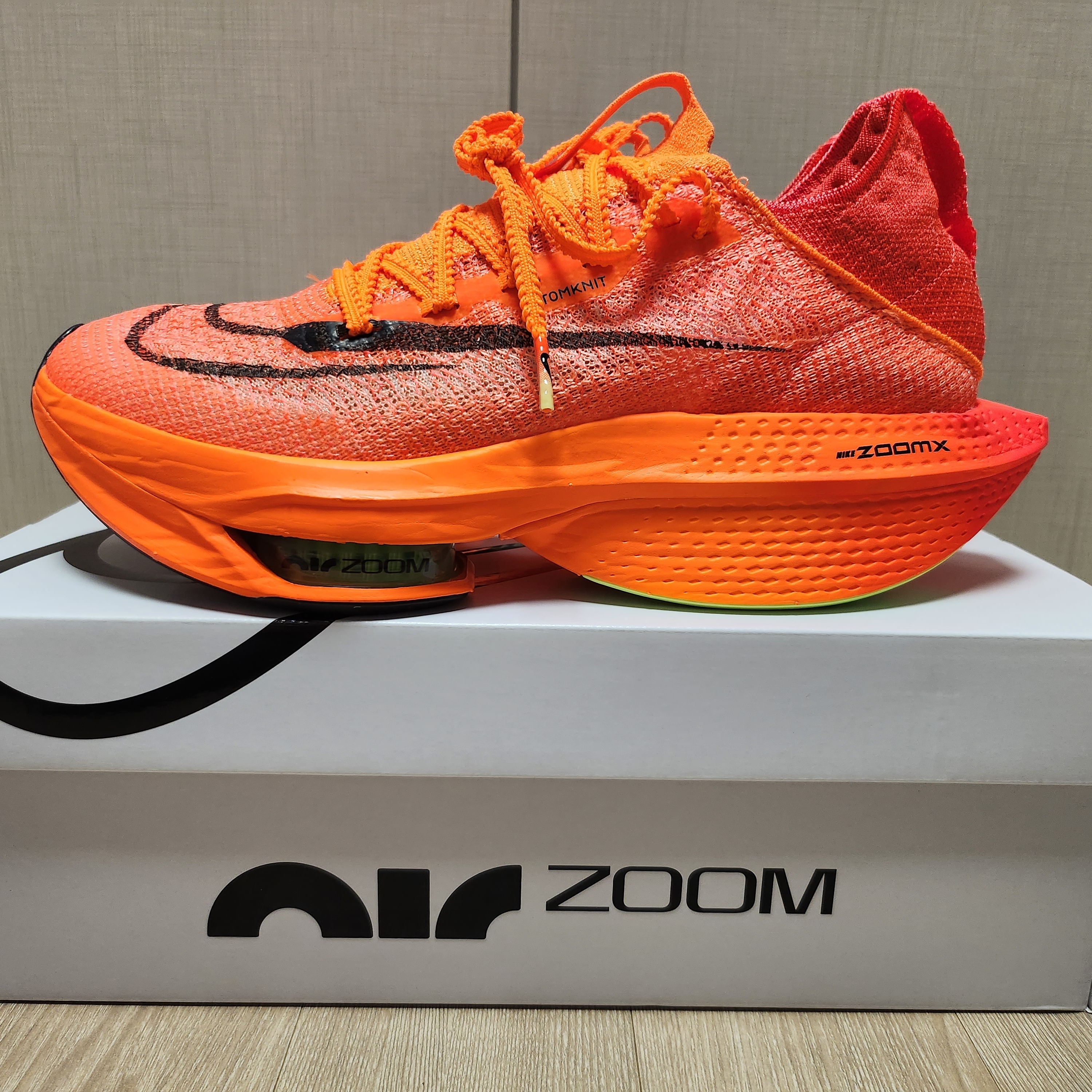 Nike Air Zoom Alphafly Next% 2 Total Orange 착용 스타일 - 1